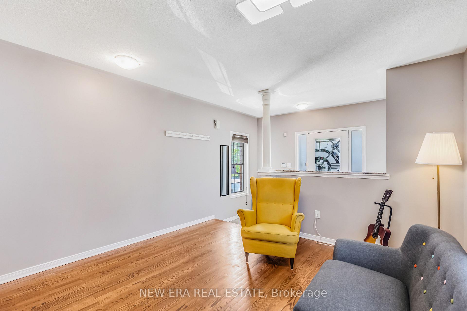 Photo 6 of 11 Warnford Circle, Ajax, Northeast Ajax — HOMEH