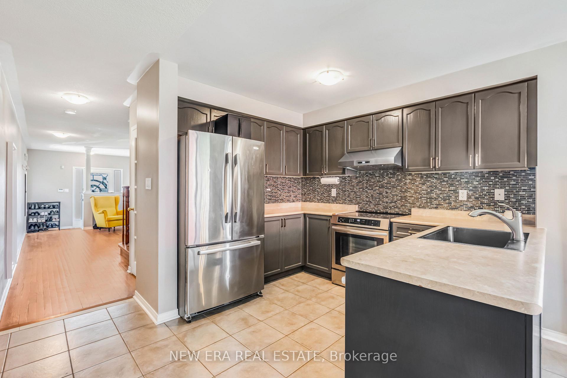 Photo 8 of 11 Warnford Circle, Ajax, Northeast Ajax — HOMEH