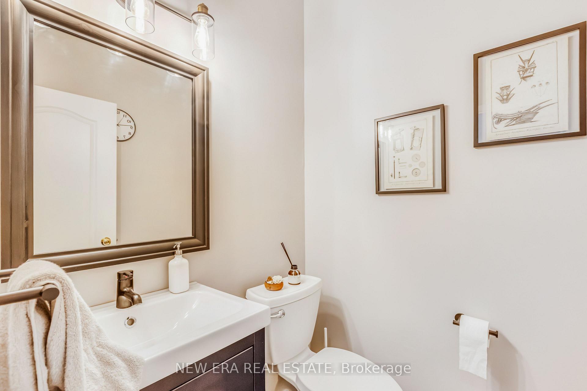 Photo 12 of 11 Warnford Circle, Ajax, Northeast Ajax — HOMEH