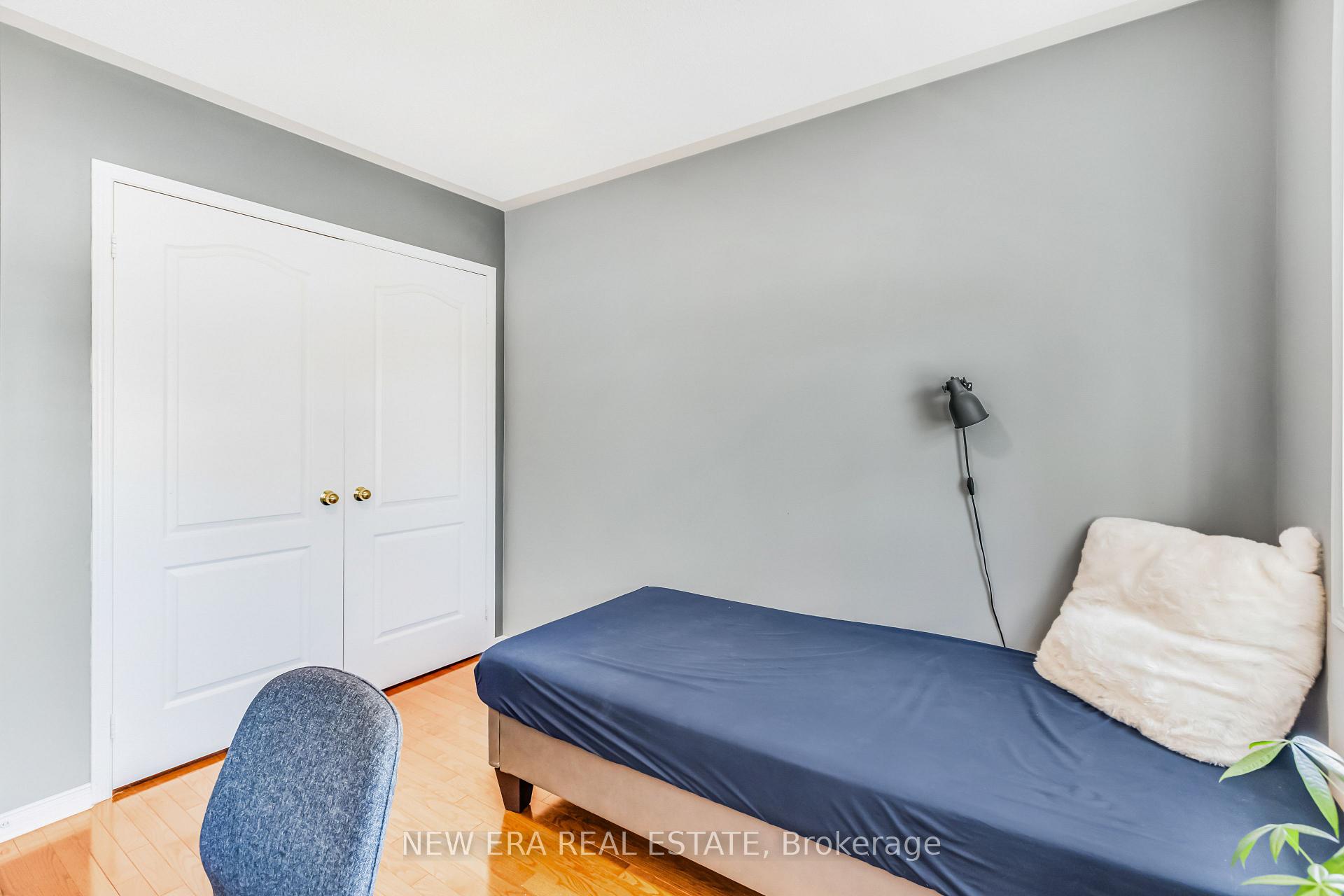 Photo 15 of 11 Warnford Circle, Ajax, Northeast Ajax — HOMEH