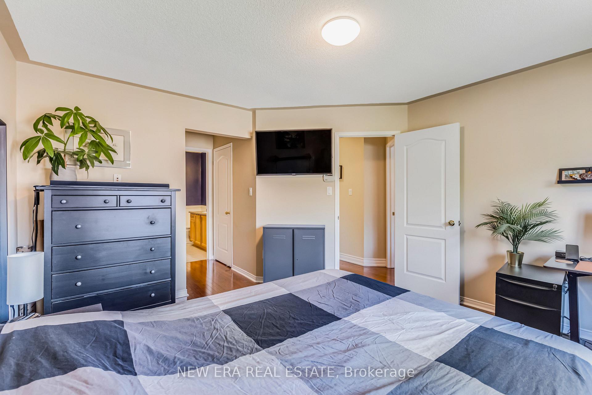 Photo 22 of 11 Warnford Circle, Ajax, Northeast Ajax — HOMEH