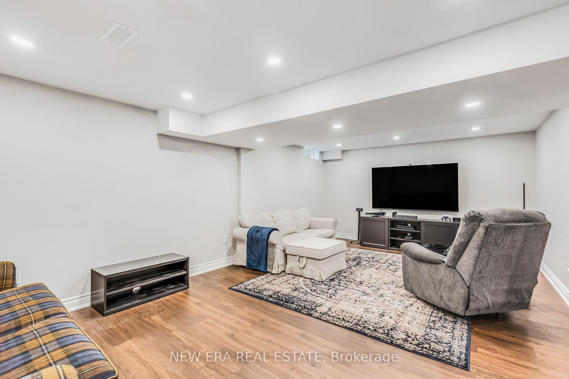 Photo 28 of 11 Warnford Circle, Ajax, Northeast Ajax — HOMEH