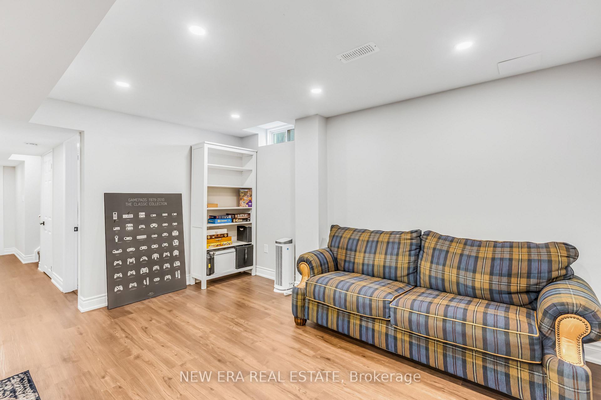 Photo 29 of 11 Warnford Circle, Ajax, Northeast Ajax — HOMEH