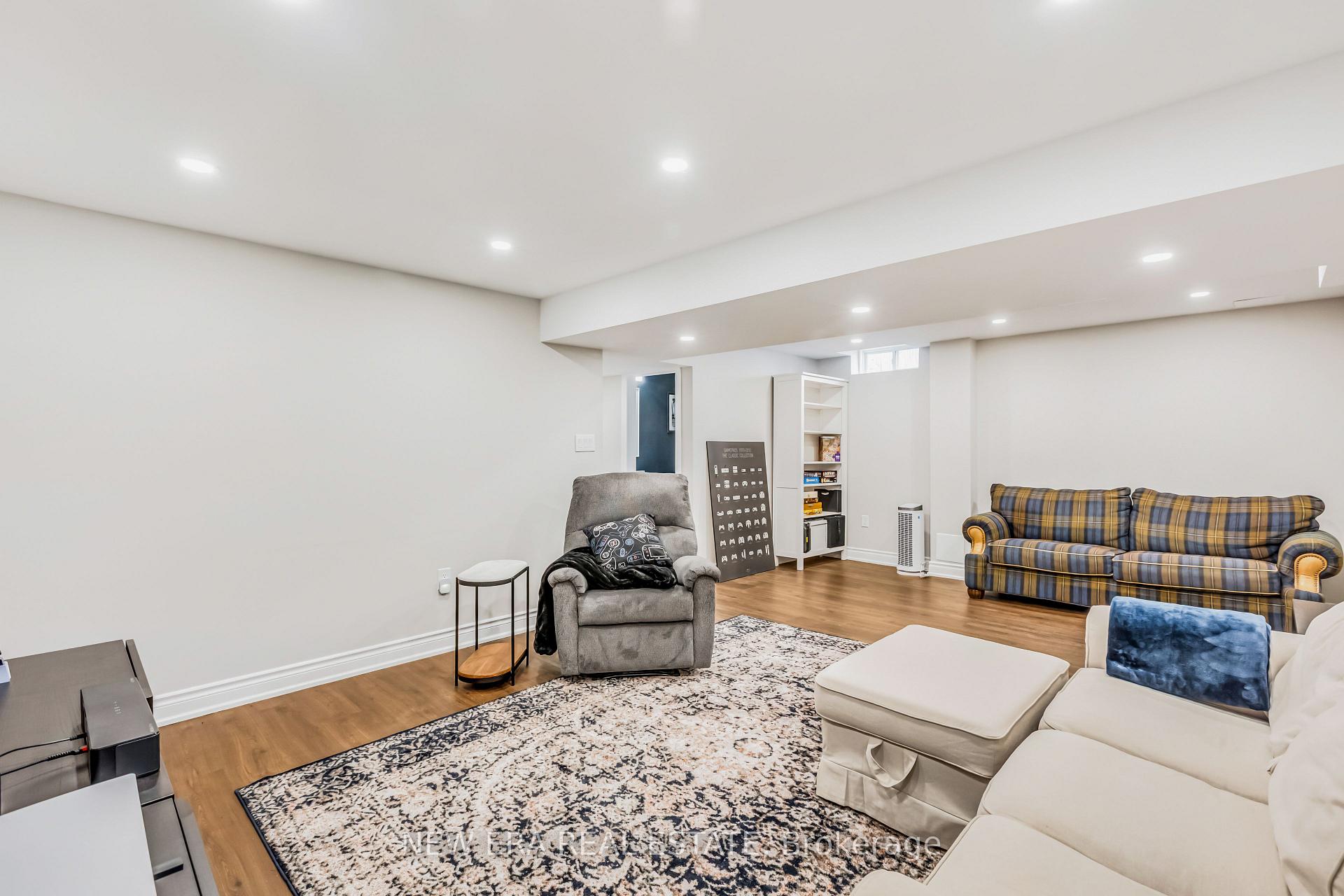 Photo 30 of 11 Warnford Circle, Ajax, Northeast Ajax — HOMEH