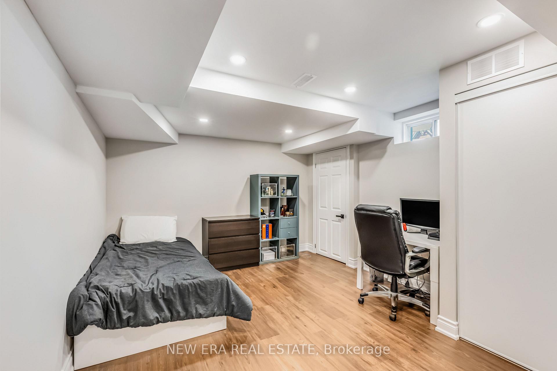 Photo 35 of 11 Warnford Circle, Ajax, Northeast Ajax — HOMEH