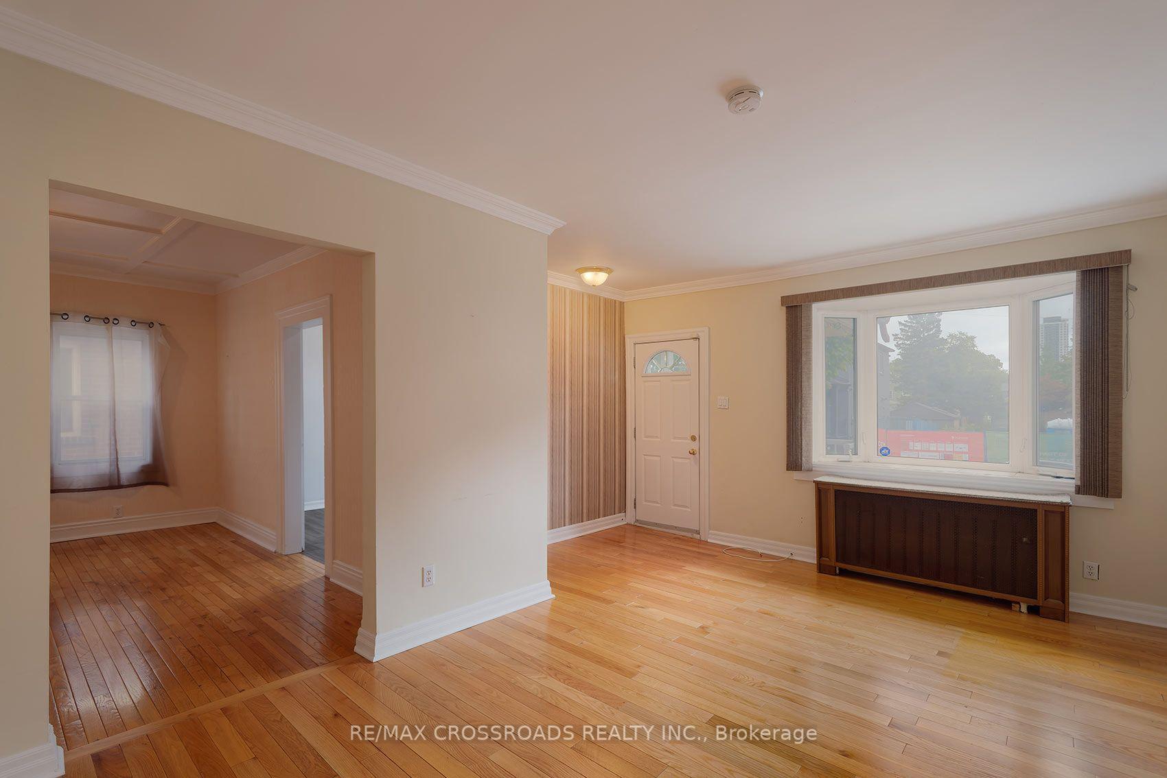 Photo 6 of 218 Gledhill Avenue, Toronto, Woodbine-Lumsden — HOMEH