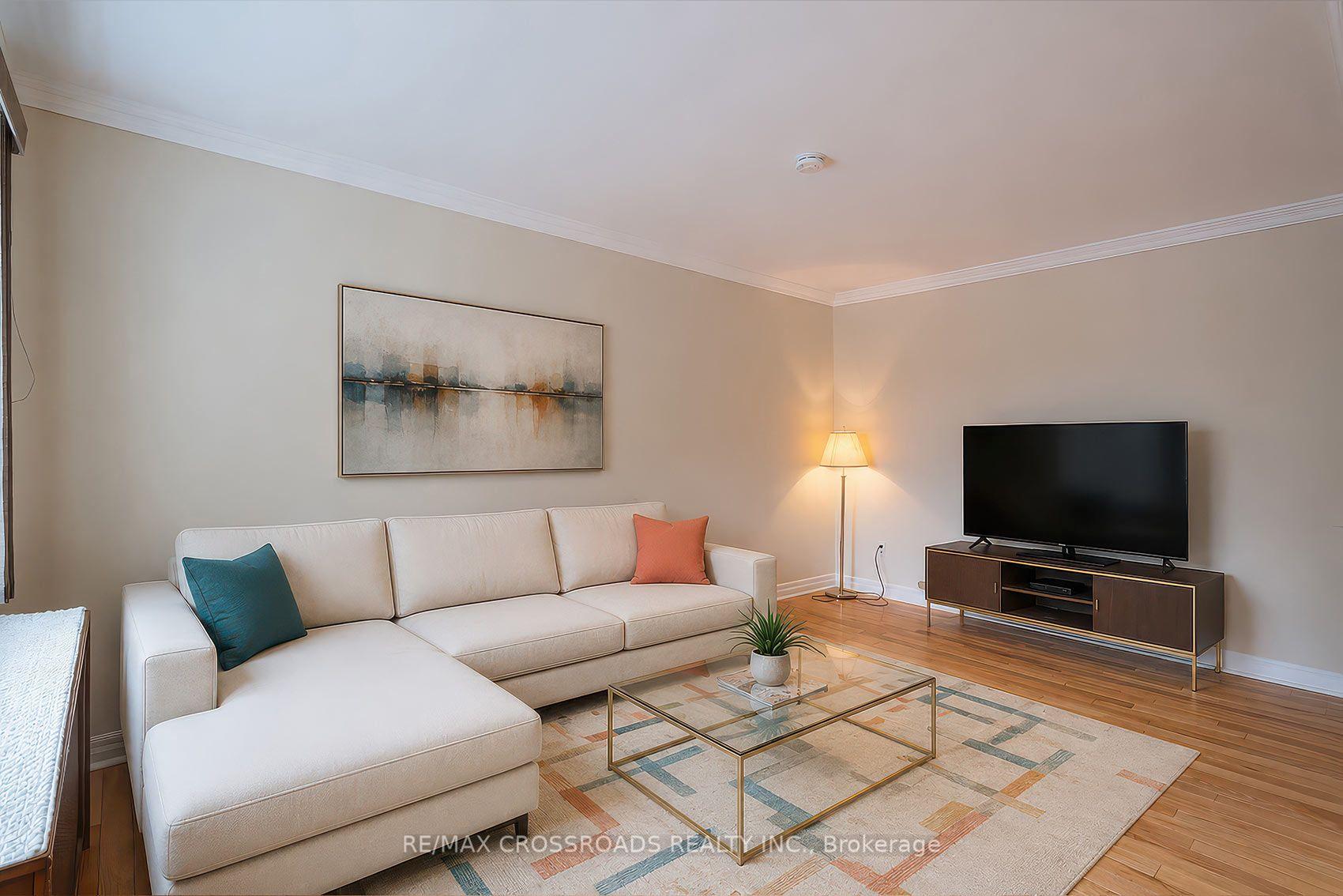 Photo 7 of 218 Gledhill Avenue, Toronto, Woodbine-Lumsden — HOMEH
