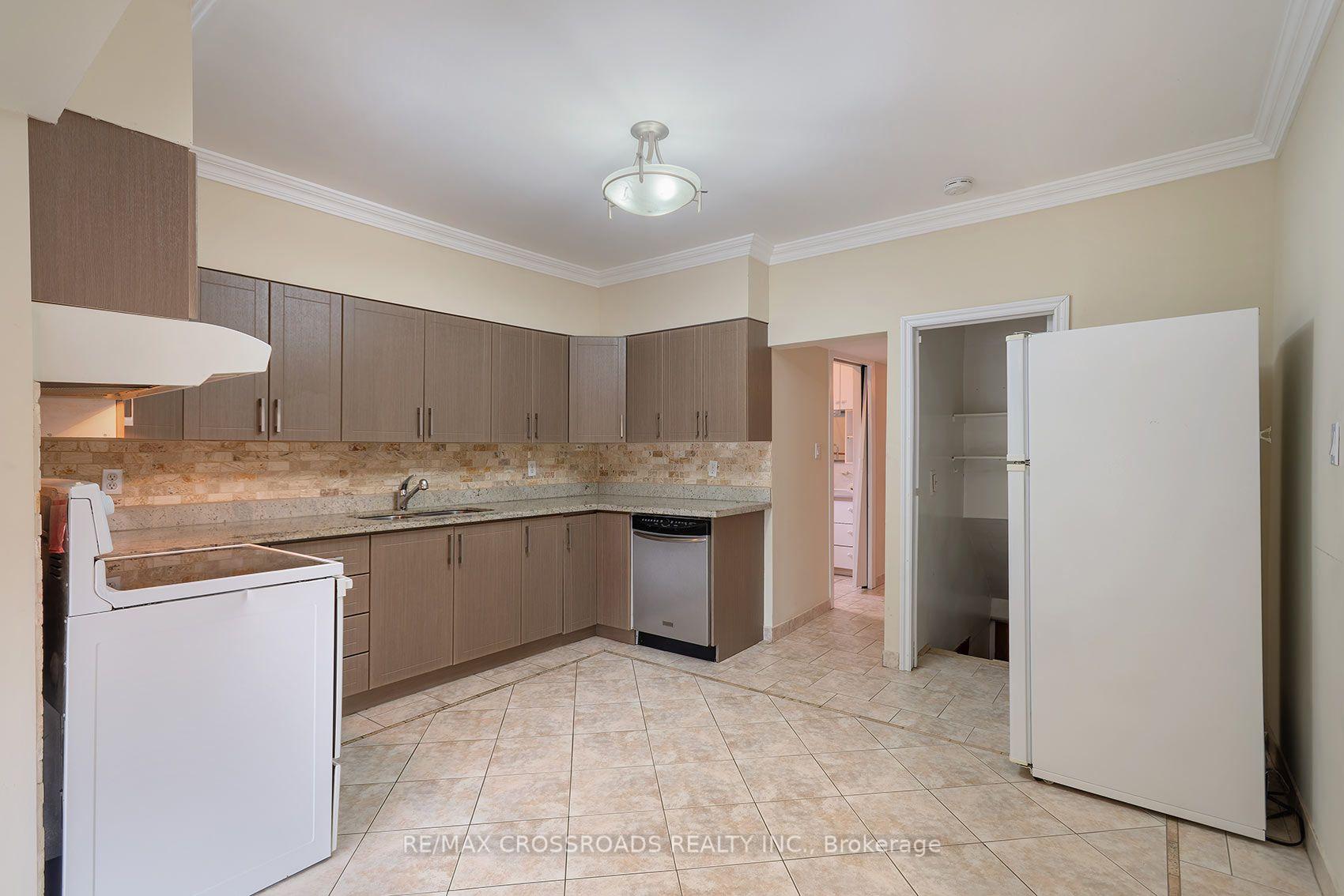 Photo 11 of 218 Gledhill Avenue, Toronto, Woodbine-Lumsden — HOMEH