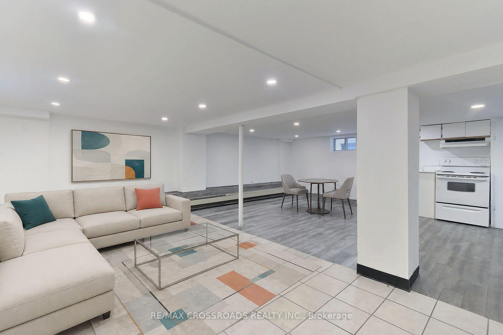 Photo 31 of 218 Gledhill Avenue, Toronto, Woodbine-Lumsden — HOMEH
