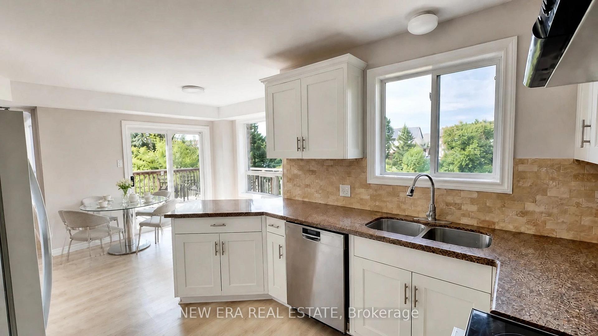 Photo 8 of 704 Brandenburg Boulevard, Waterloo, Upper Beechwood — HOMEH