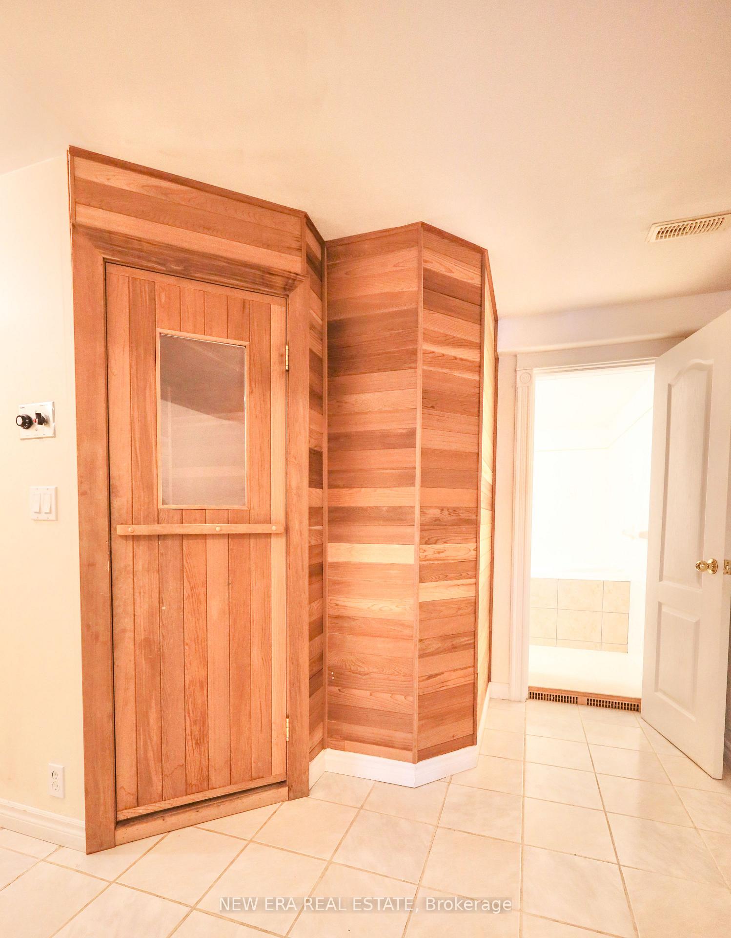 Photo 22 of 704 Brandenburg Boulevard, Waterloo, Upper Beechwood — HOMEH