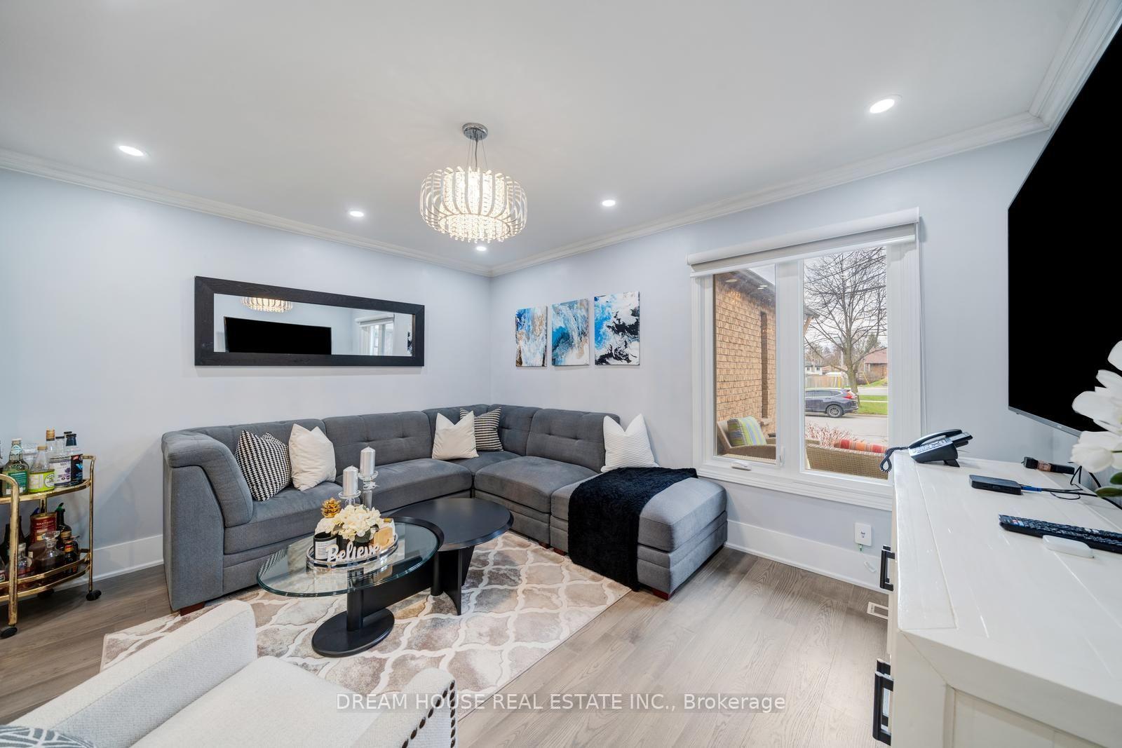 Photo 7 of 73 Hewitt Crescent, Ajax, South East — HOMEH