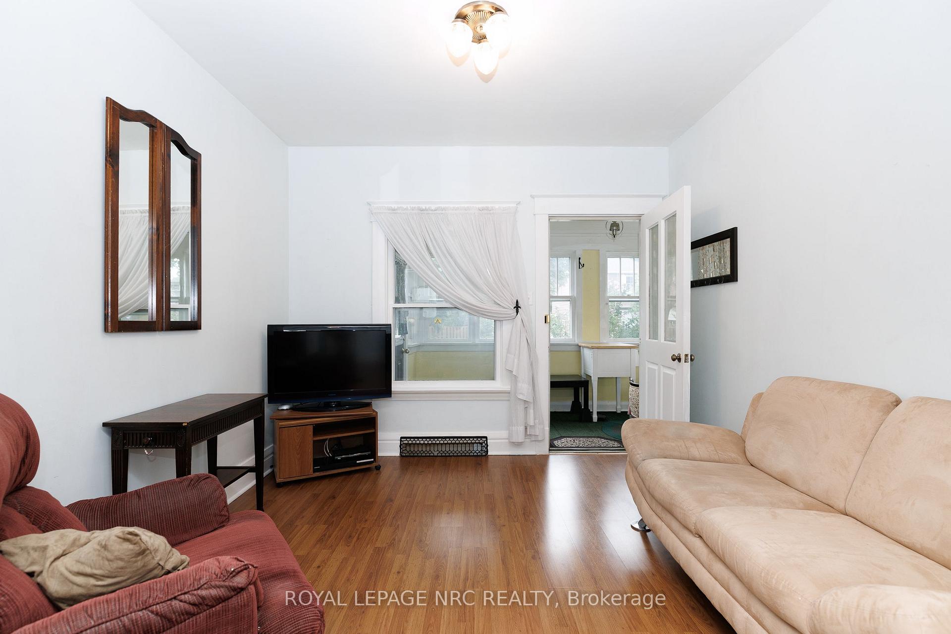 Photo 8 of 40 St. Patrick Street, St. Catharines, Downtown — HOMEH