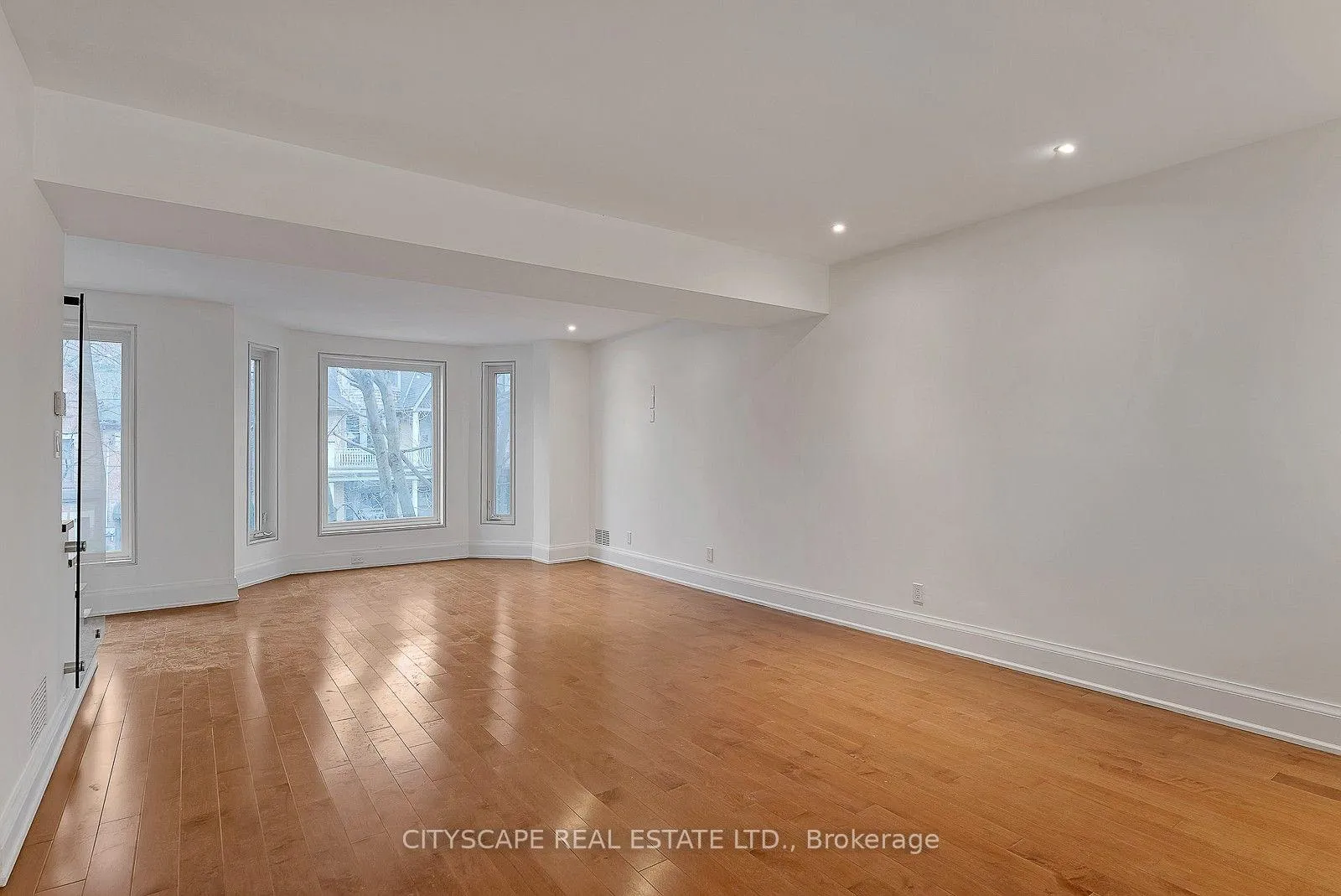 Photo 3 of Unit #2 Upper, 180 Strachan Avenue, Toronto, Niagara — HOMEH