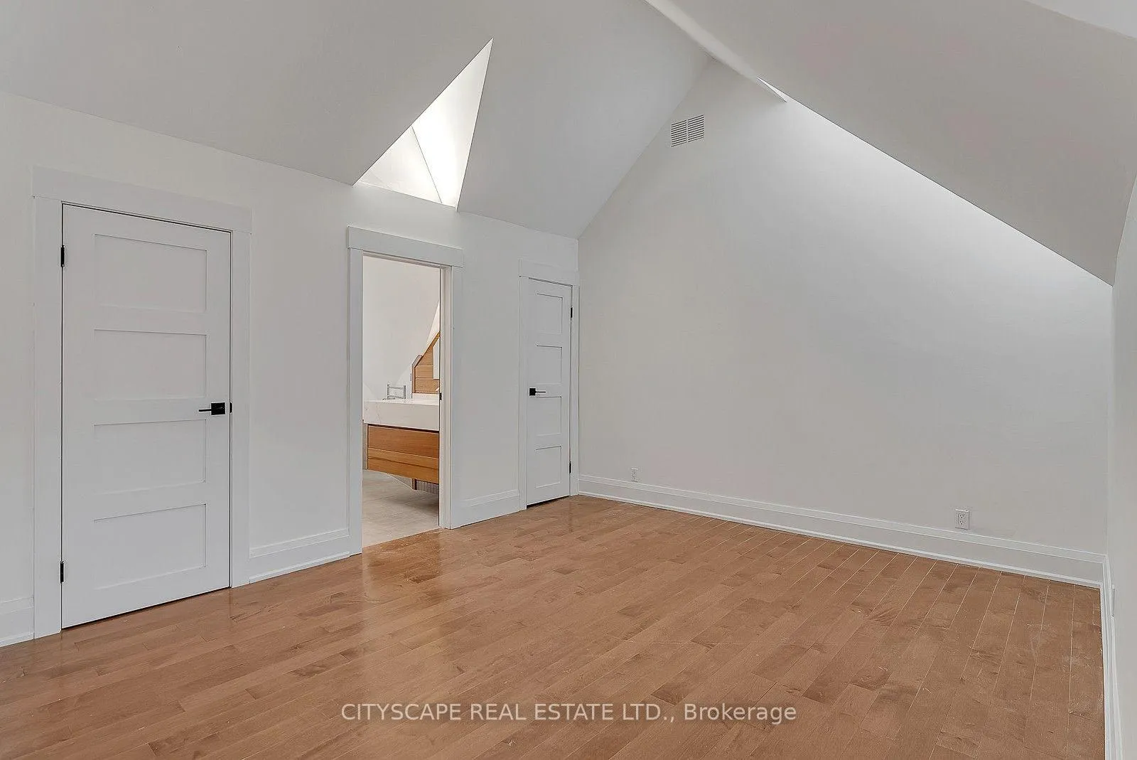 Photo 7 of Unit #2 Upper, 180 Strachan Avenue, Toronto, Niagara — HOMEH