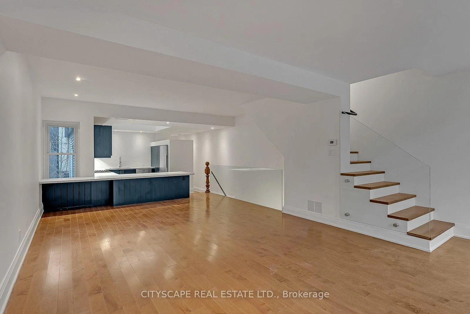 Photo 13 of Unit #2 Upper, 180 Strachan Avenue, Toronto, Niagara — HOMEH