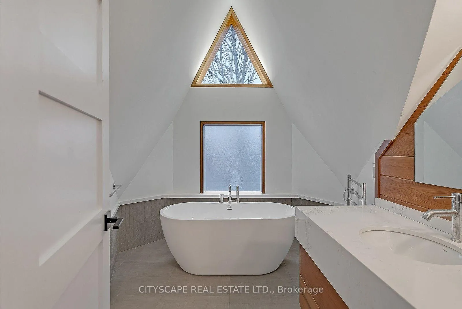 Photo 14 of Unit #2 Upper, 180 Strachan Avenue, Toronto, Niagara — HOMEH
