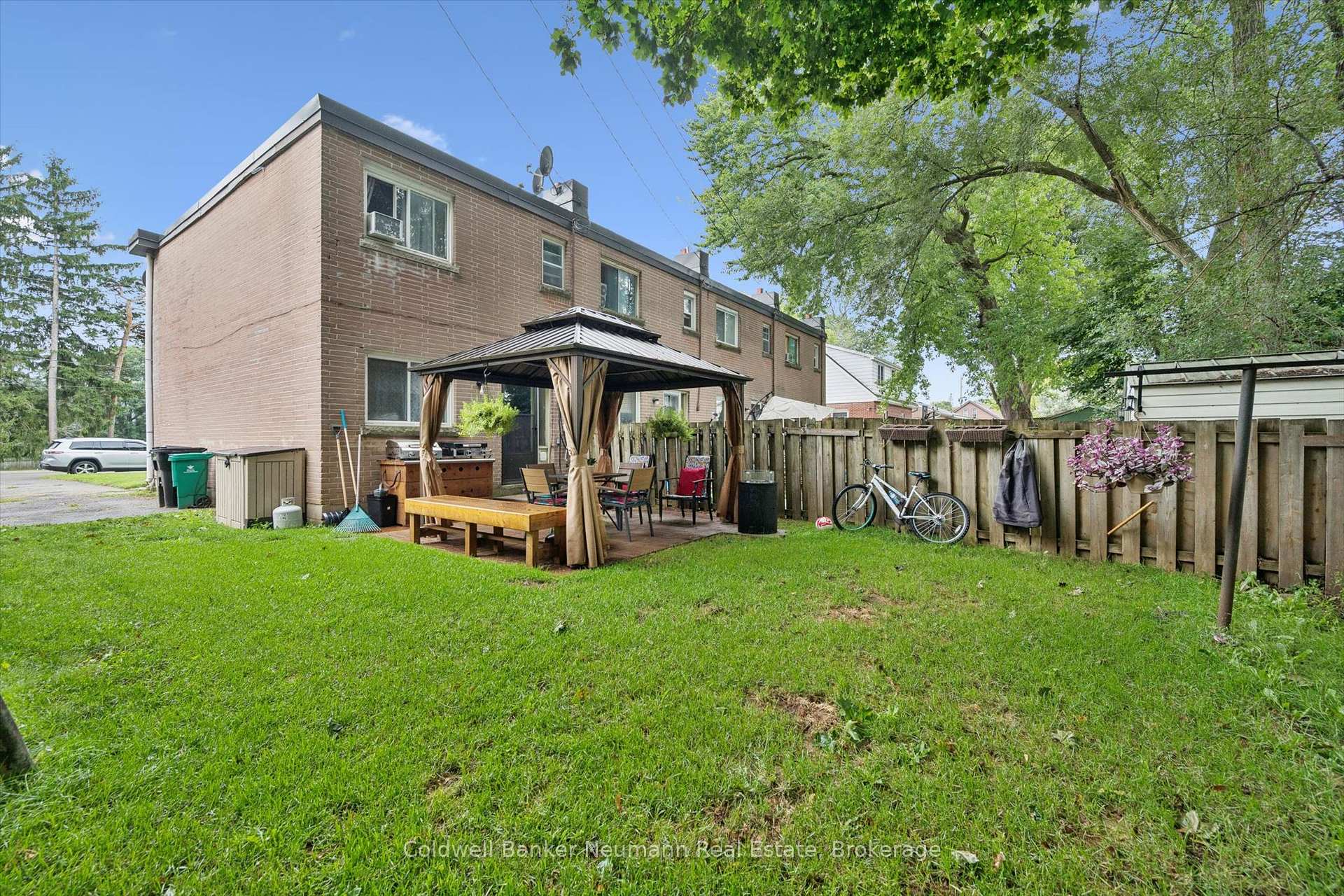 Photo 23 of 1561-1567 Queenston Road, Cambridge, Preston Centre — HOMEH