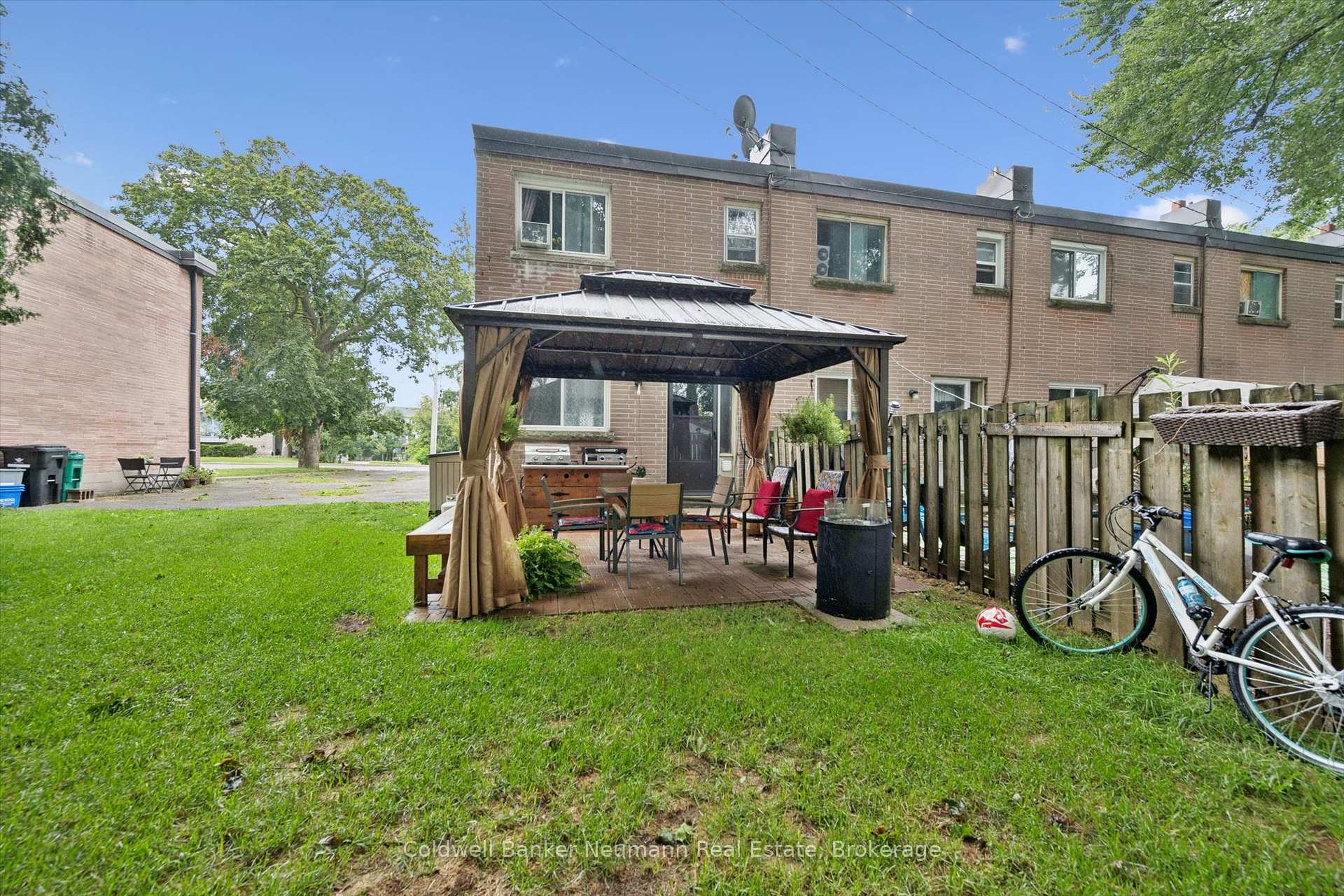 Photo 28 of 1561-1567 Queenston Road, Cambridge, Preston Centre — HOMEH
