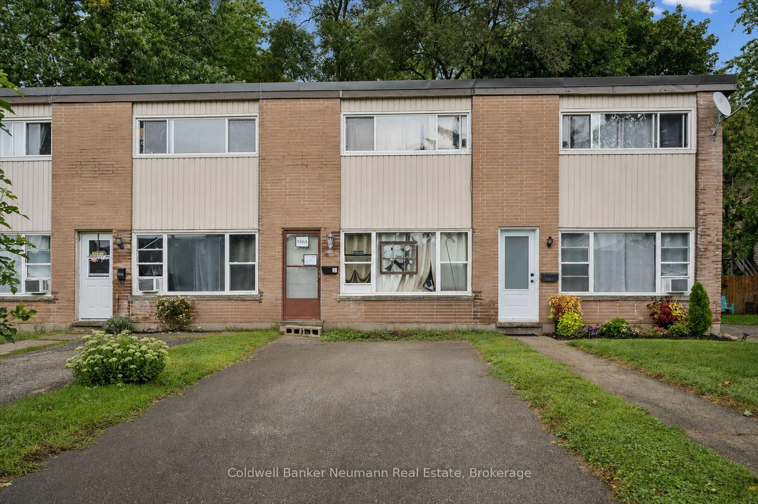 Photo 11 of 1561-1567 Queenston Road, Cambridge, Preston Centre — HOMEH