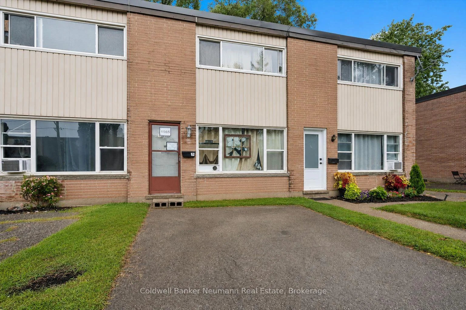 Photo 15 of 1561-1567 Queenston Road, Cambridge, Preston Centre — HOMEH