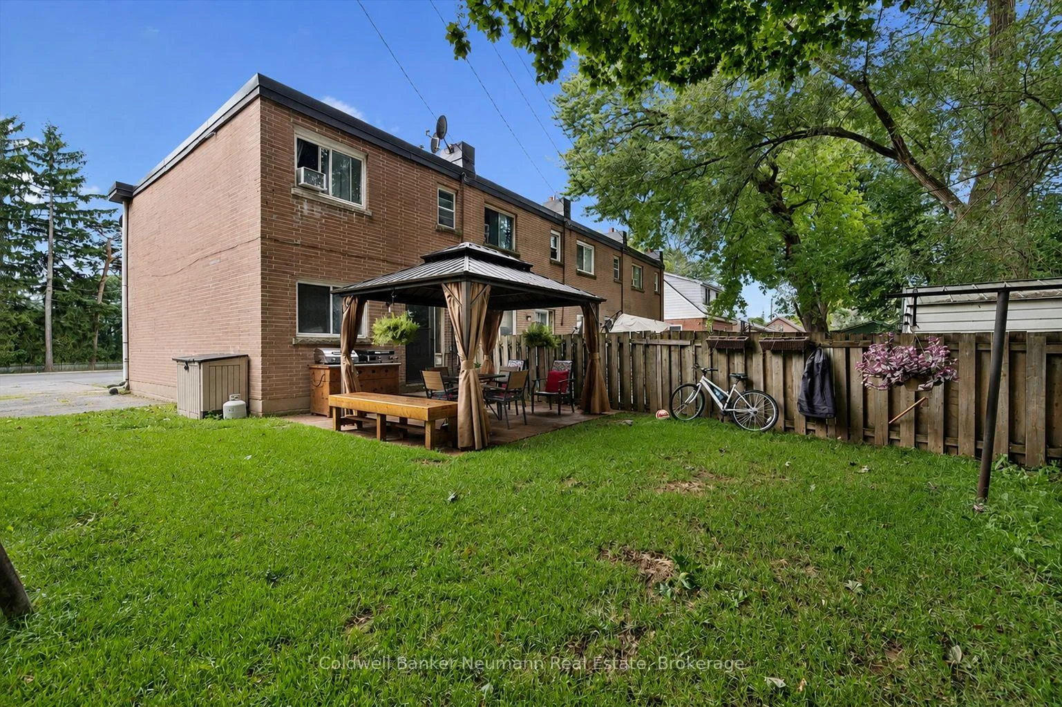 Photo 38 of 1561-1567 Queenston Road, Cambridge, Preston Centre — HOMEH