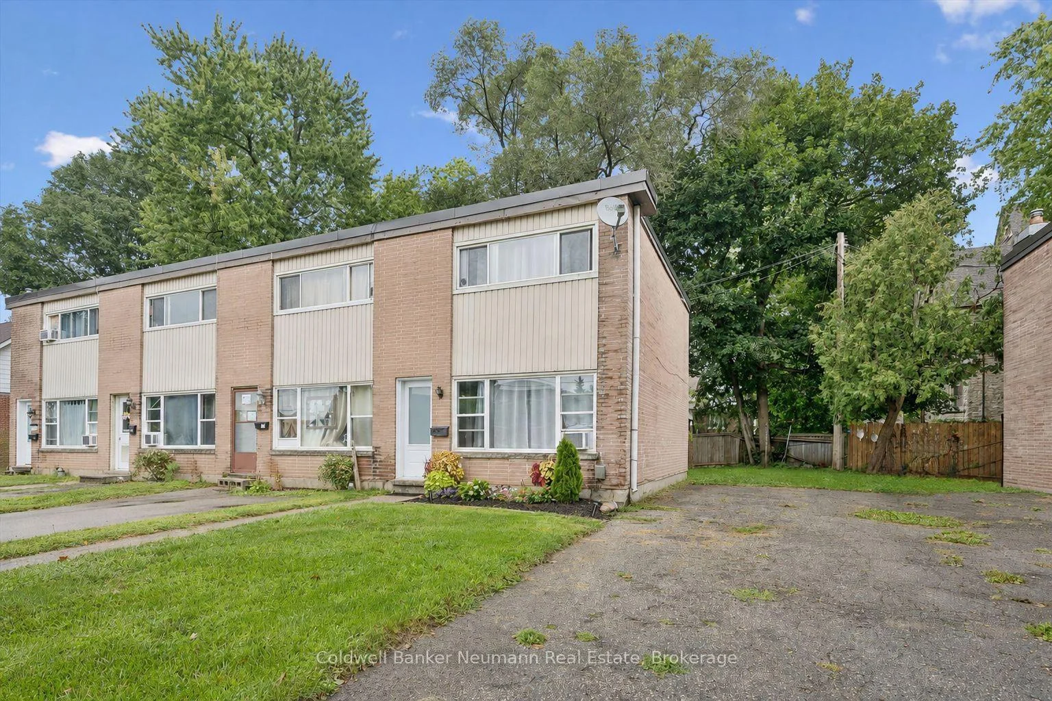 Photo 42 of 1561-1567 Queenston Road, Cambridge, Preston Centre — HOMEH