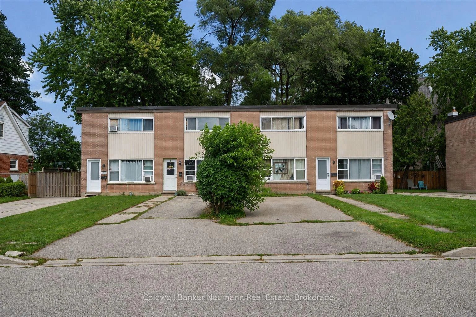Photo 1 of 1561-1567 Queenston Road, Cambridge, Preston Centre — HOMEH