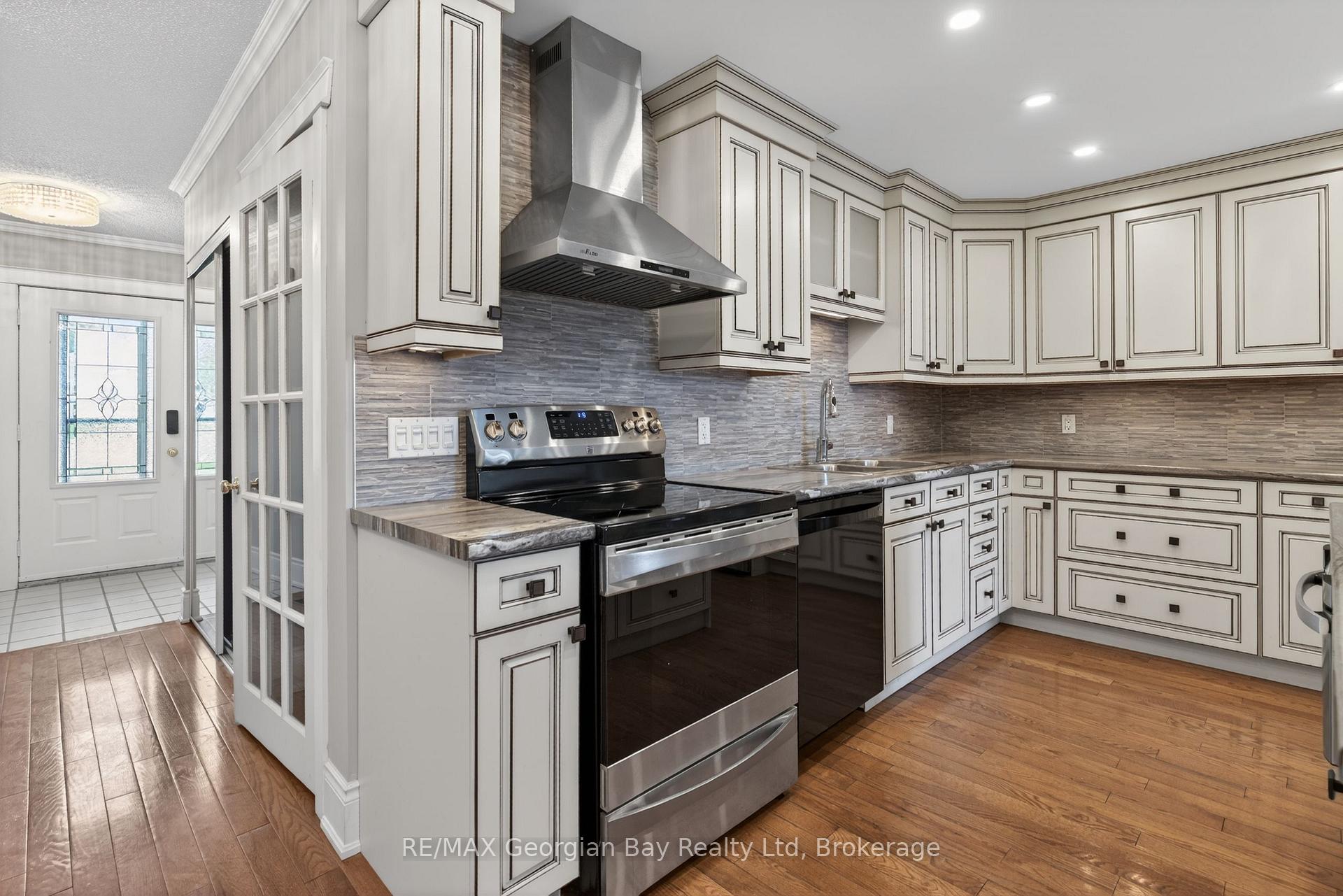 Photo 6 of Unit 63, 696 King Street, Midland — HOMEH