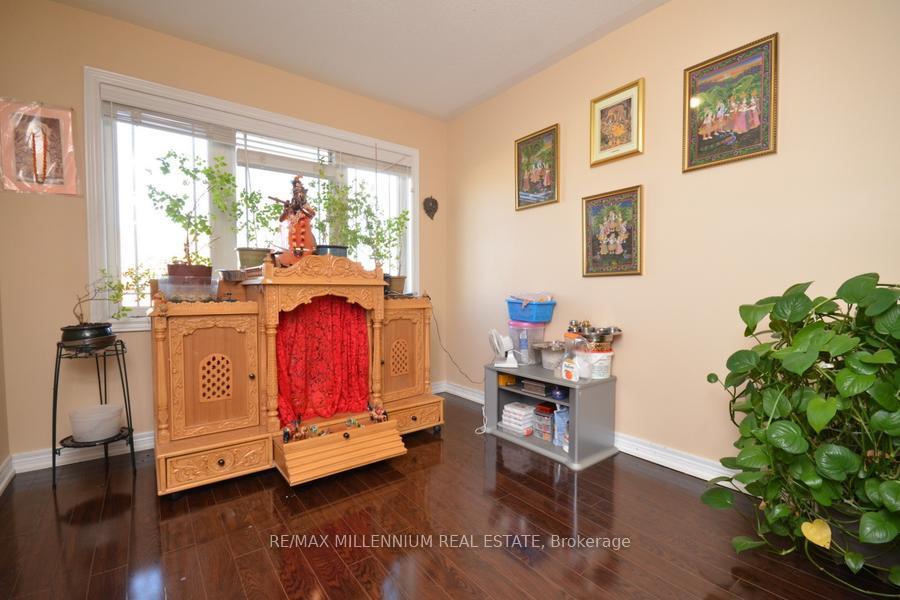 Photo 12 of 68 Skyvalley Drive, Brampton, Bram East — HOMEH