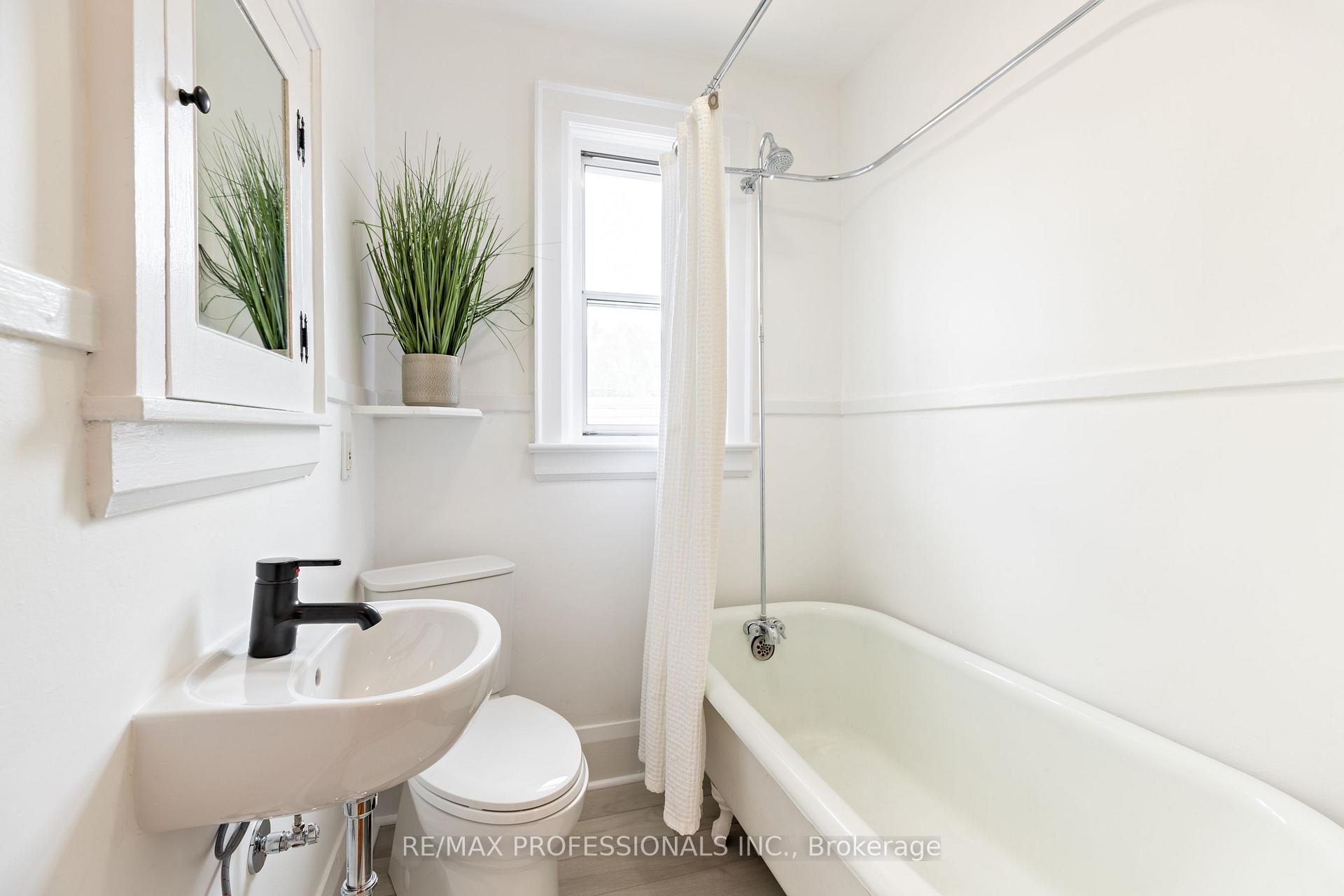 Photo 24 of 502 Jane Street, Toronto, Runnymede-Bloor West Village — HOMEH