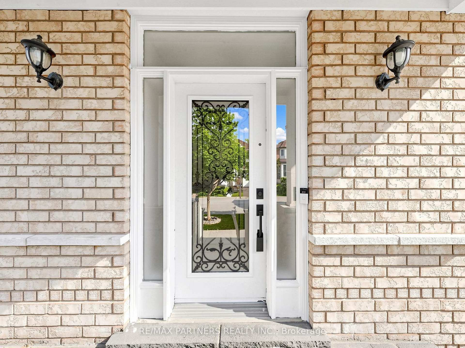 Photo 4 of 21 Russell Hill Road, Markham, Berczy — HOMEH