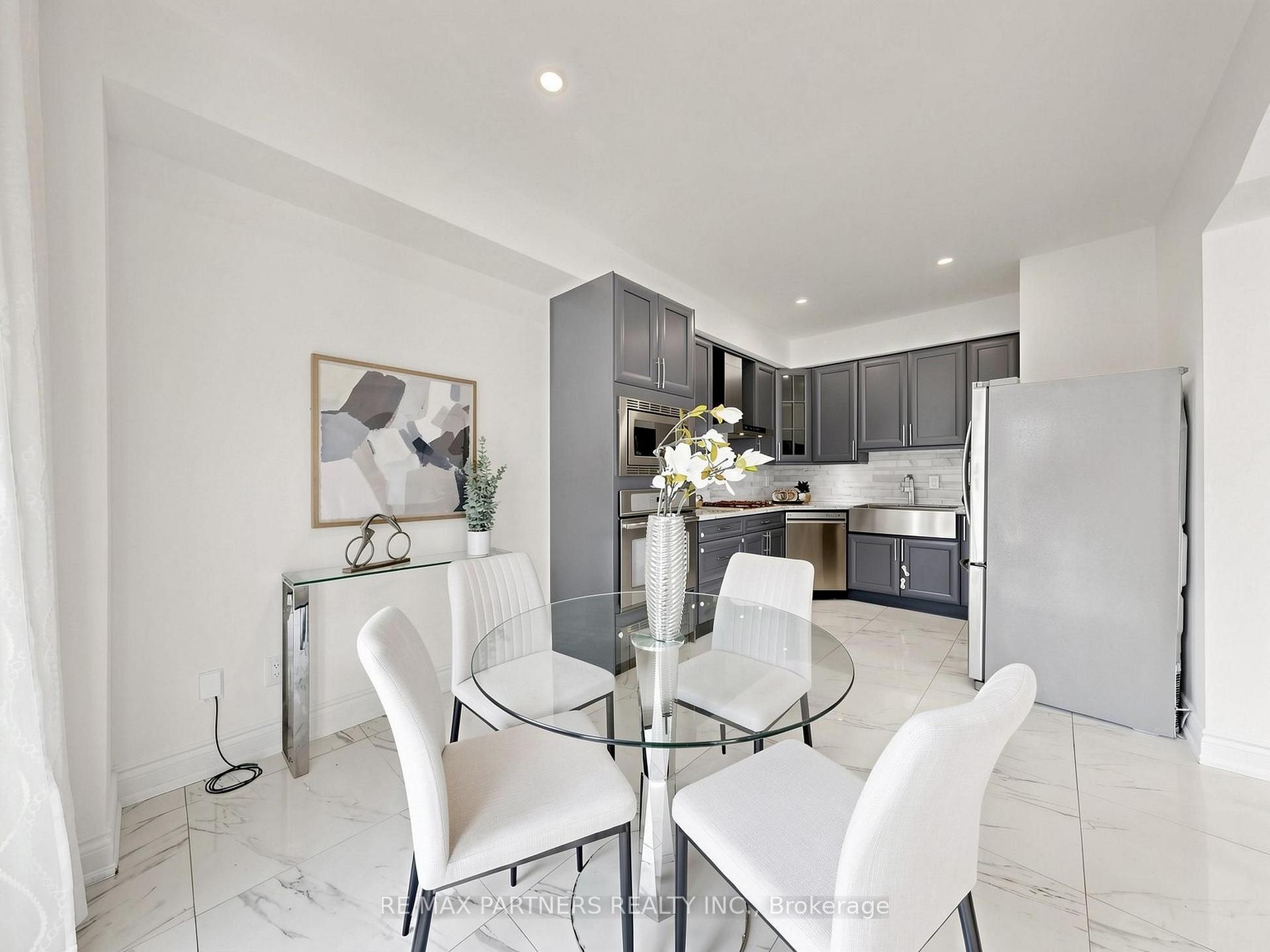Photo 11 of 21 Russell Hill Road, Markham, Berczy — HOMEH