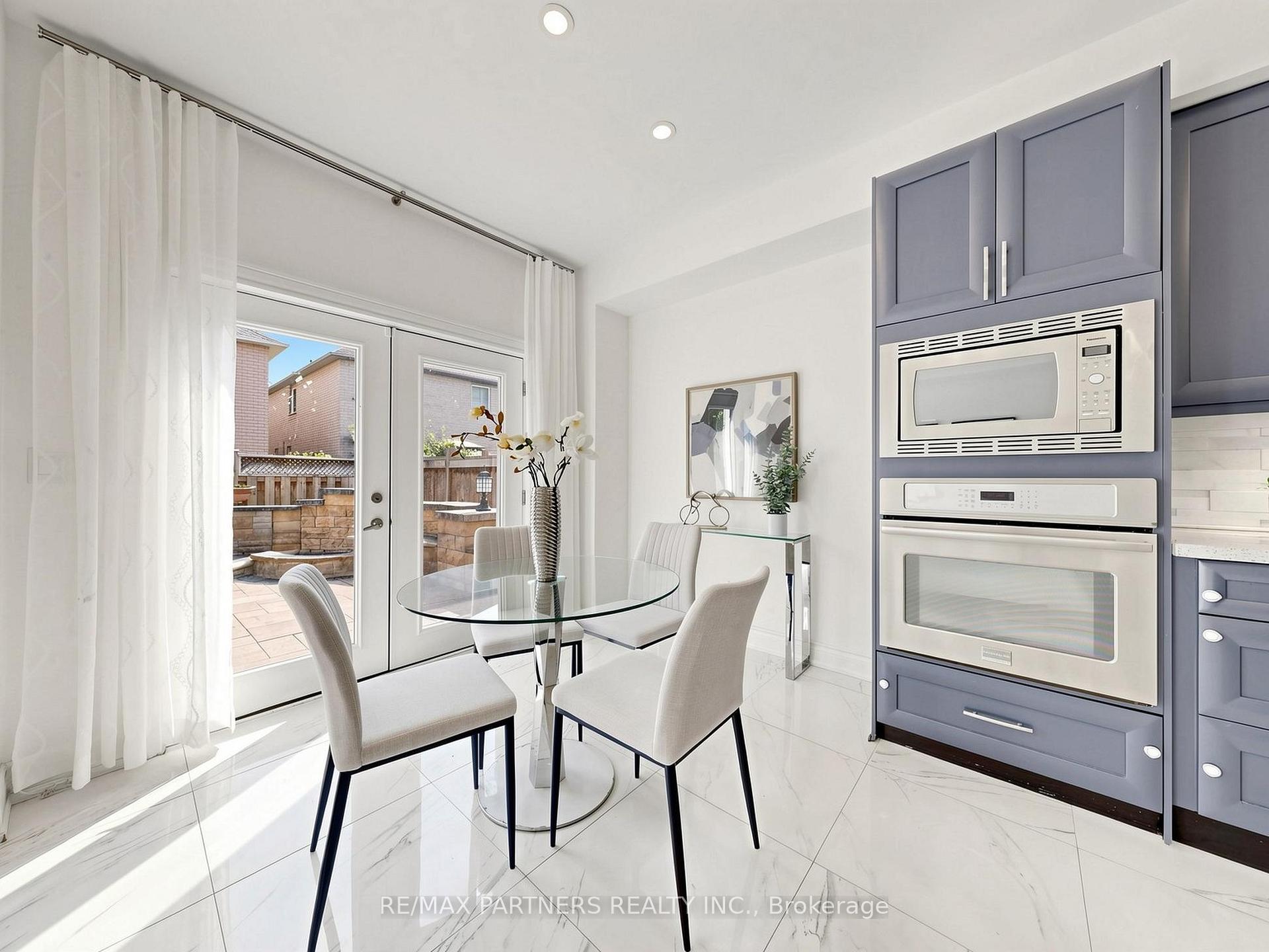 Photo 13 of 21 Russell Hill Road, Markham, Berczy — HOMEH