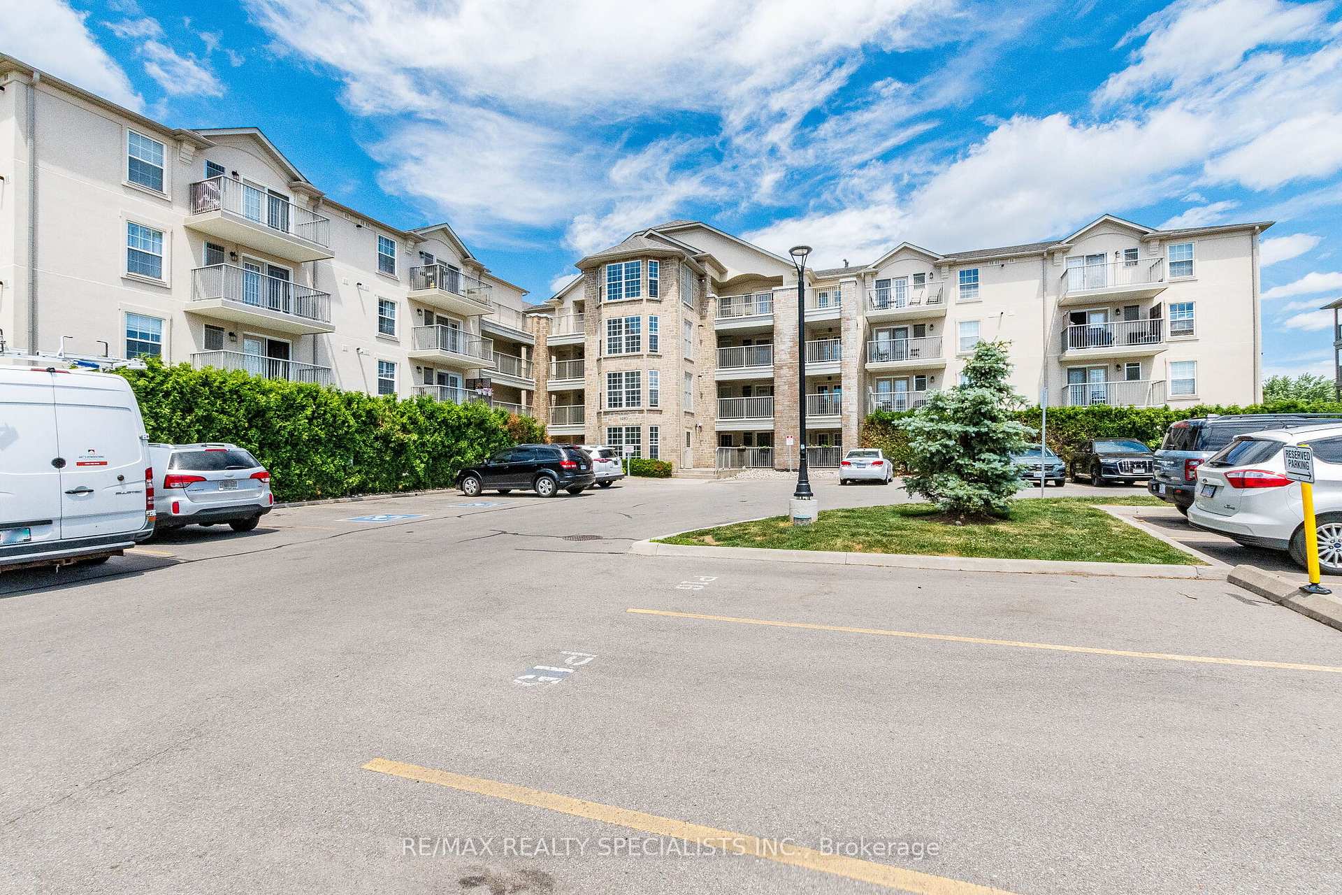 Photo 2 of Unit 406, 1480 Bishops Gate, Oakville, Glen Abbey — HOMEH