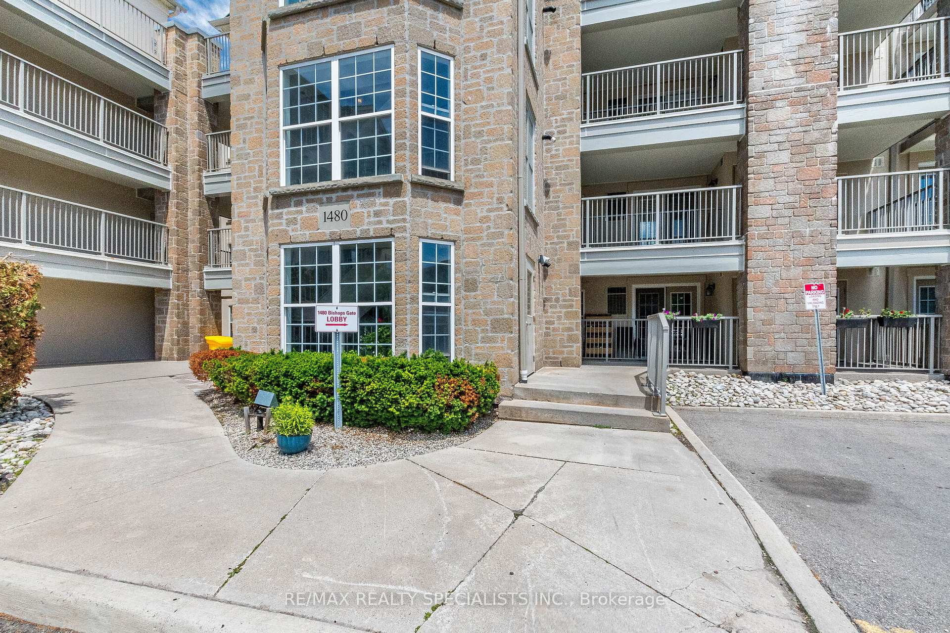 Photo 3 of Unit 406, 1480 Bishops Gate, Oakville, Glen Abbey — HOMEH