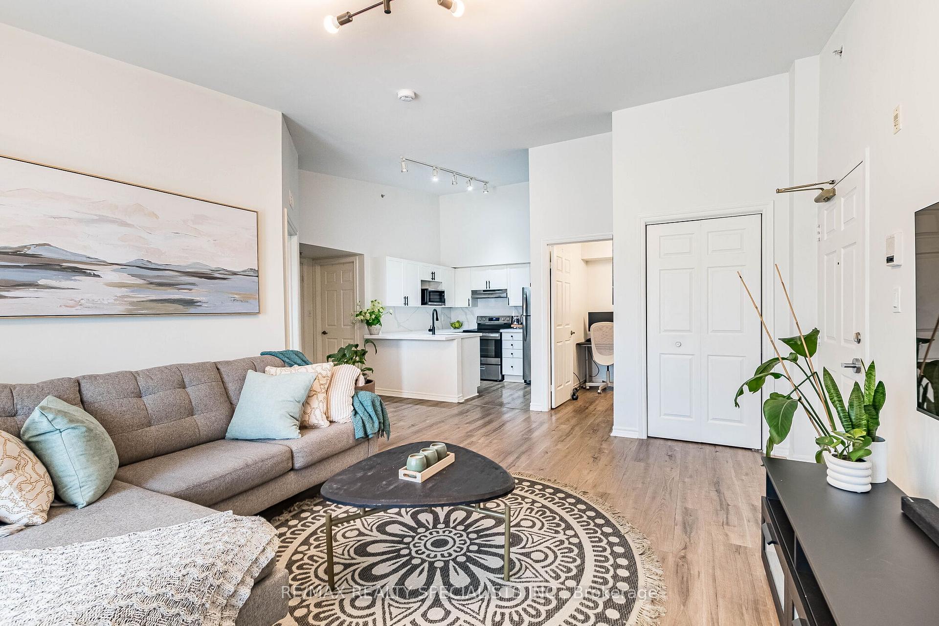 Photo 11 of Unit 406, 1480 Bishops Gate, Oakville, Glen Abbey — HOMEH
