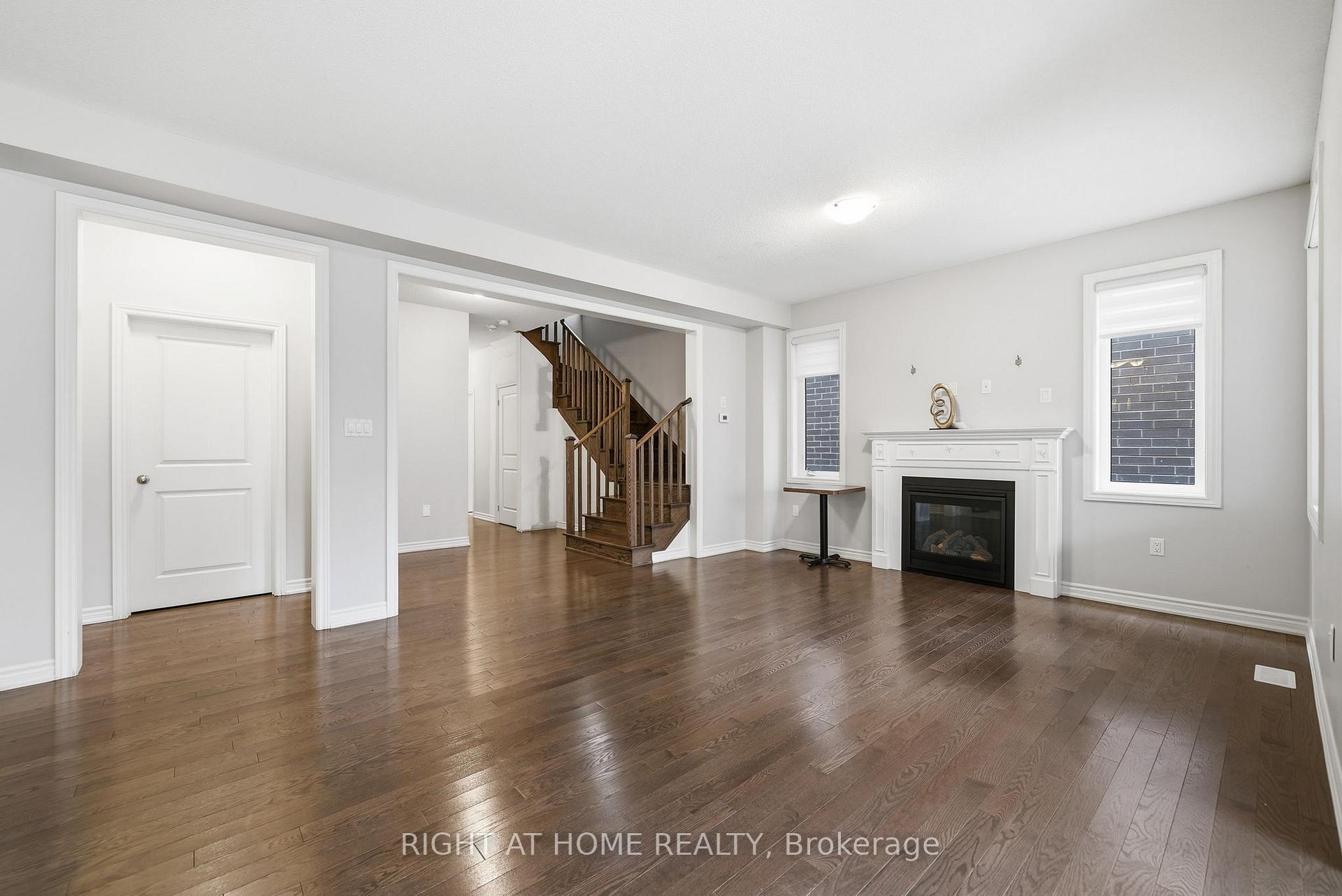 Photo 9 of 2136 Coppermine Street, Oshawa, Kedron — HOMEH