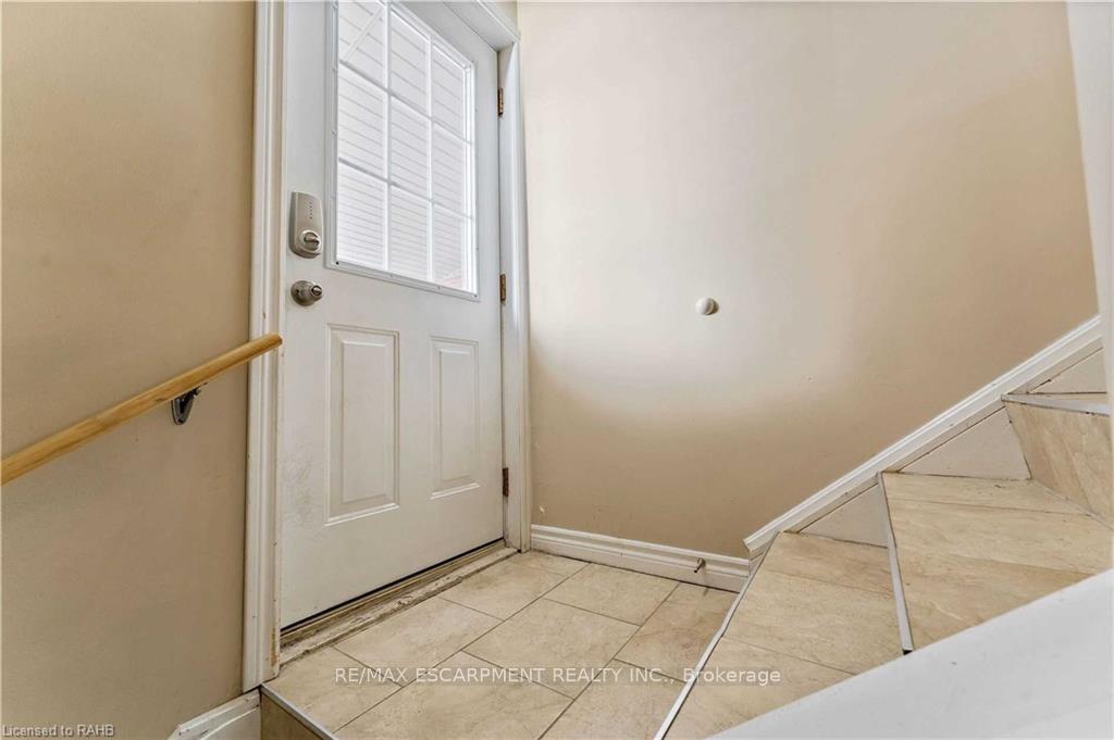Photo 2 of Unit Basement, 864 Upper Ottawa Street, Hamilton, Berrisfield — HOMEH