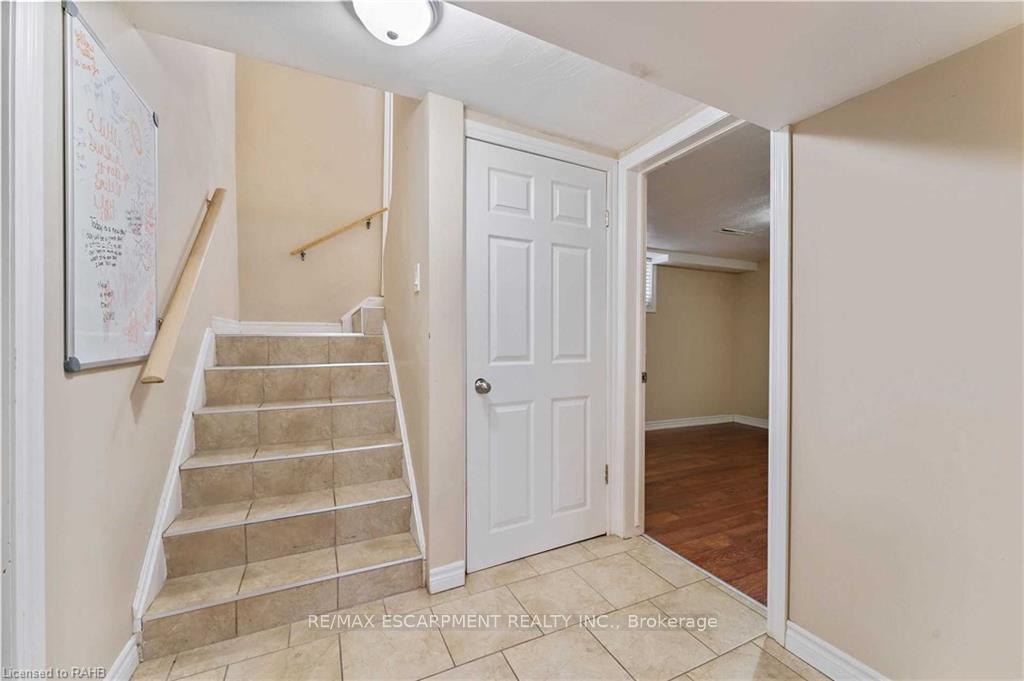 Photo 3 of Unit Basement, 864 Upper Ottawa Street, Hamilton, Berrisfield — HOMEH