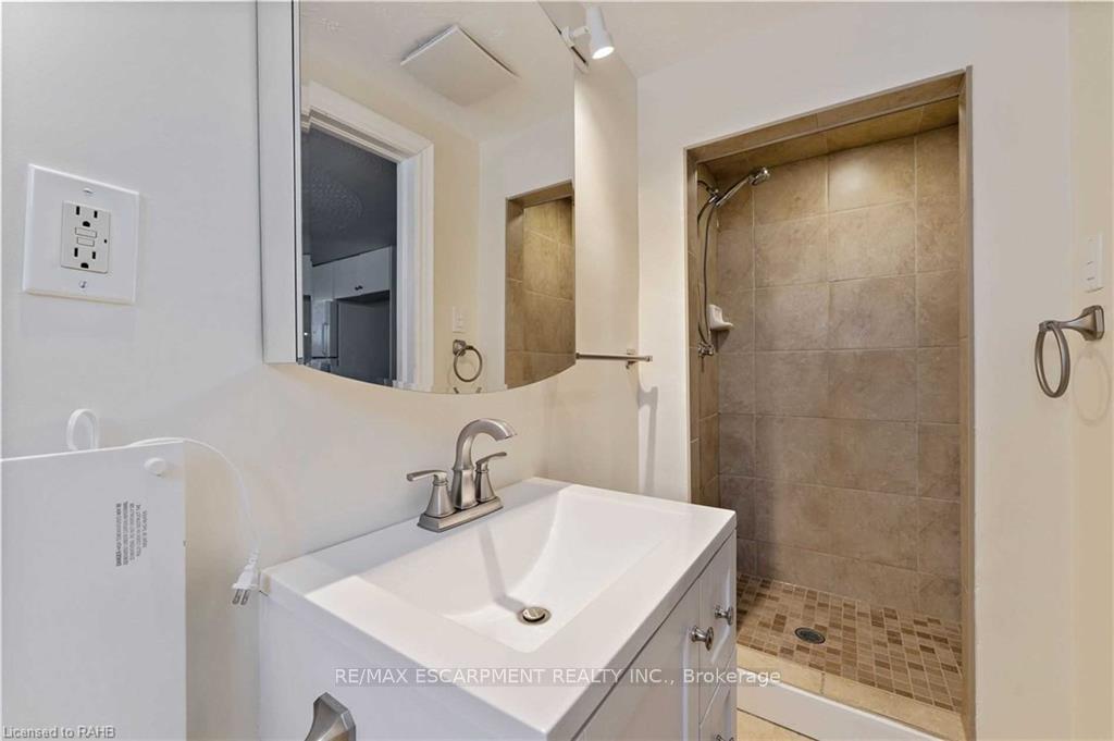 Photo 8 of Unit Basement, 864 Upper Ottawa Street, Hamilton, Berrisfield — HOMEH