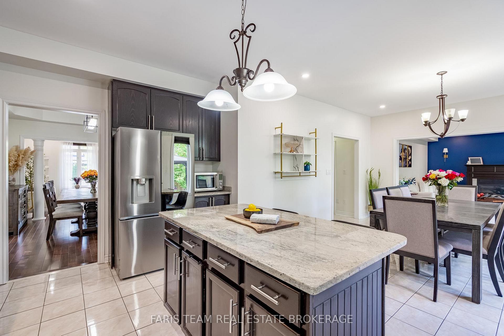 Photo 20 of 31 The Queensway, Barrie, Innis-Shore — HOMEH