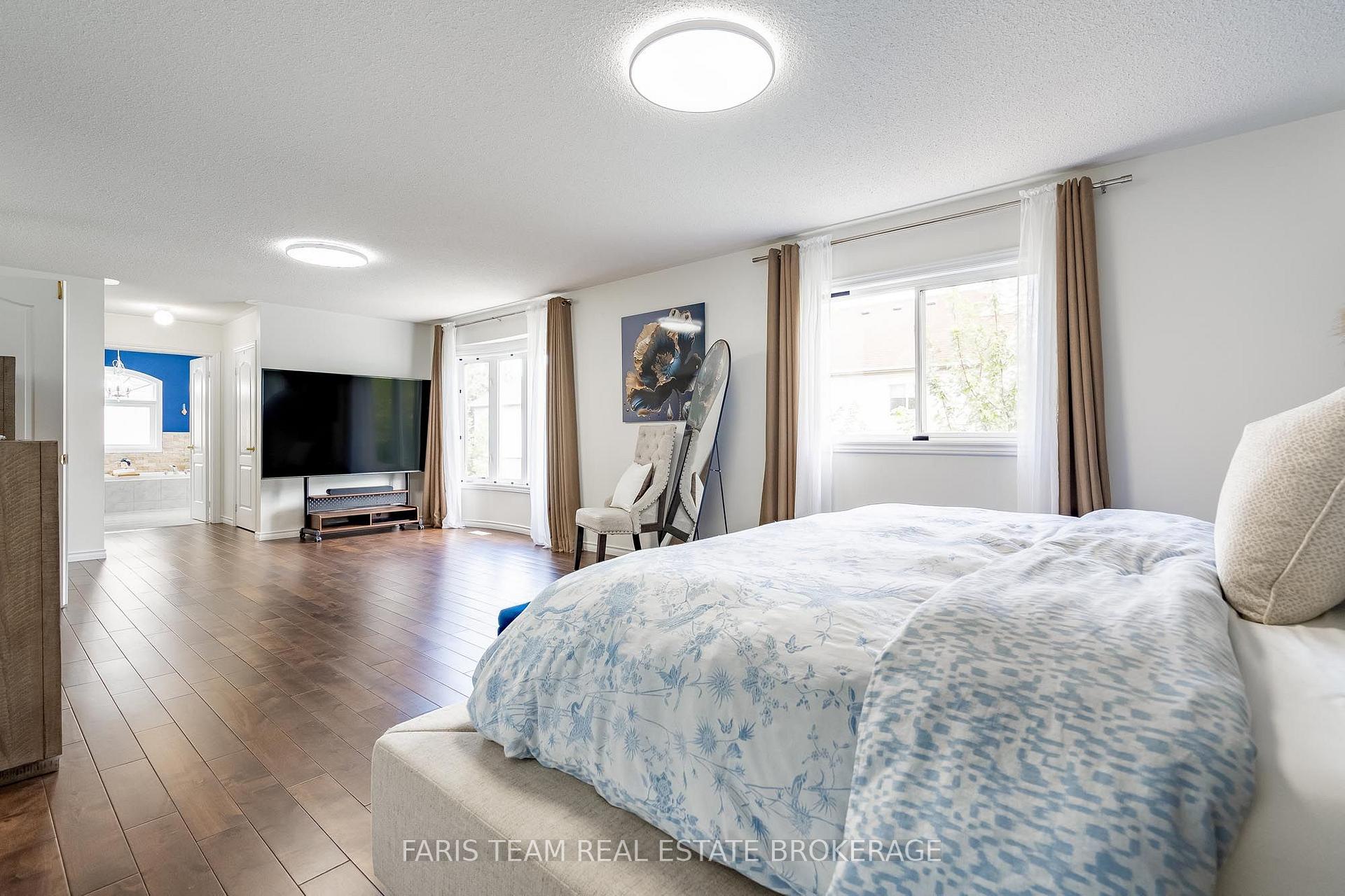 Photo 46 of 31 The Queensway, Barrie, Innis-Shore — HOMEH