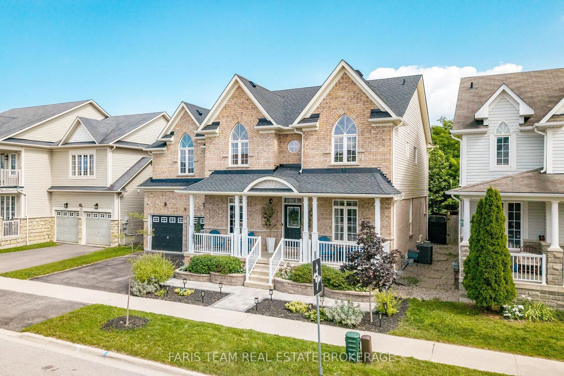 Photo 5 of 31 The Queensway, Barrie, Innis-Shore — HOMEH