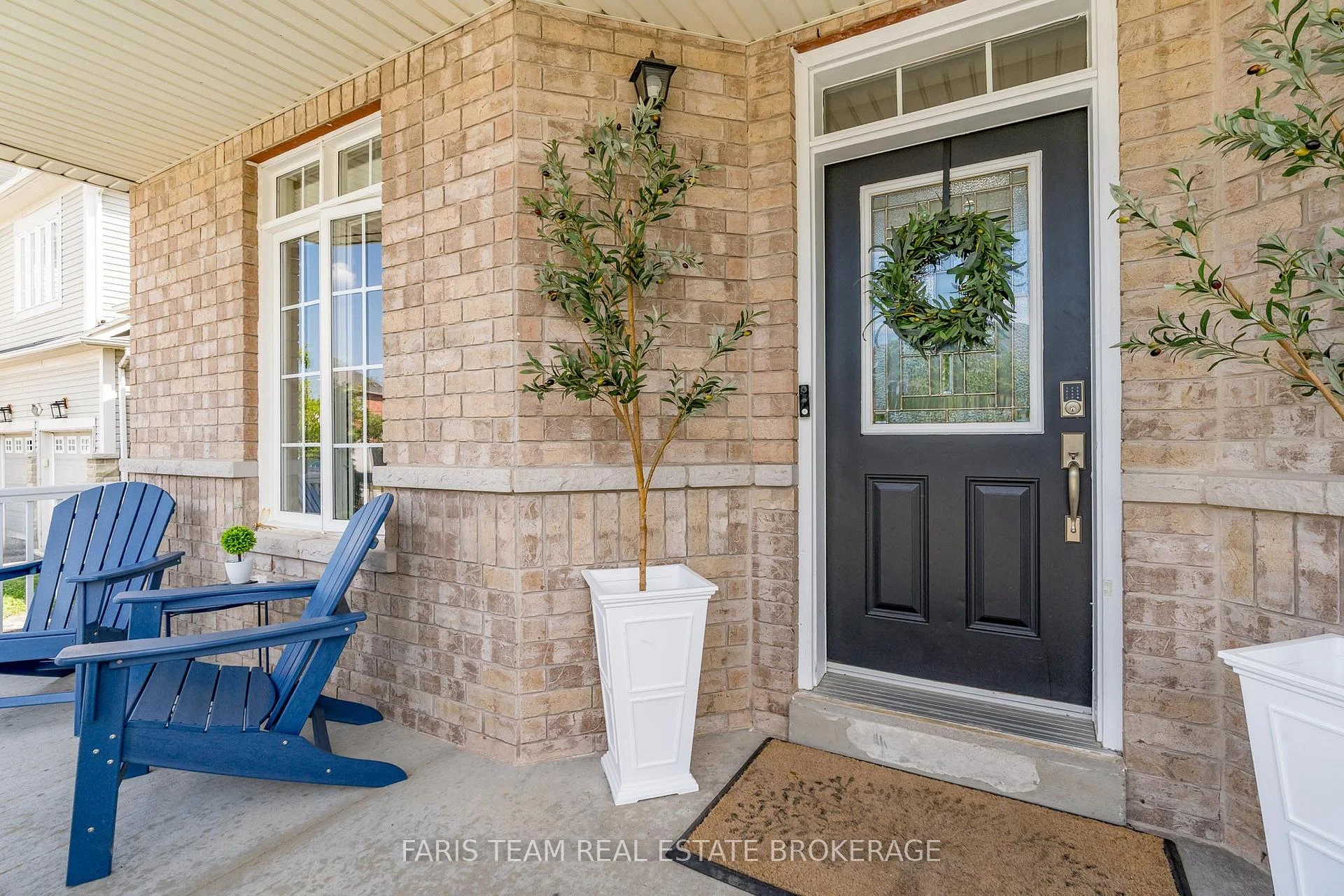 Photo 9 of 31 The Queensway, Barrie, Innis-Shore — HOMEH