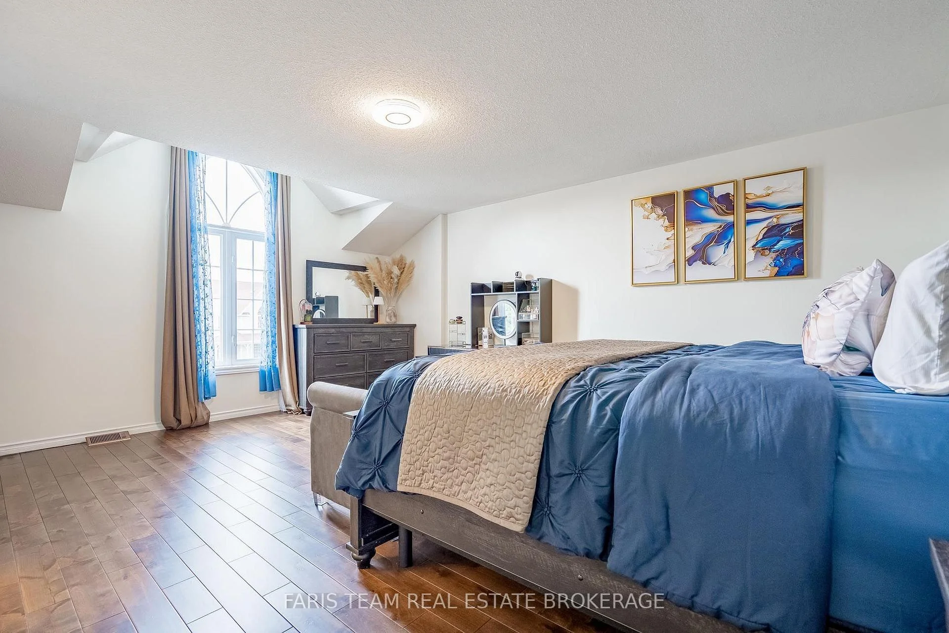 Photo 53 of 31 The Queensway, Barrie, Innis-Shore — HOMEH