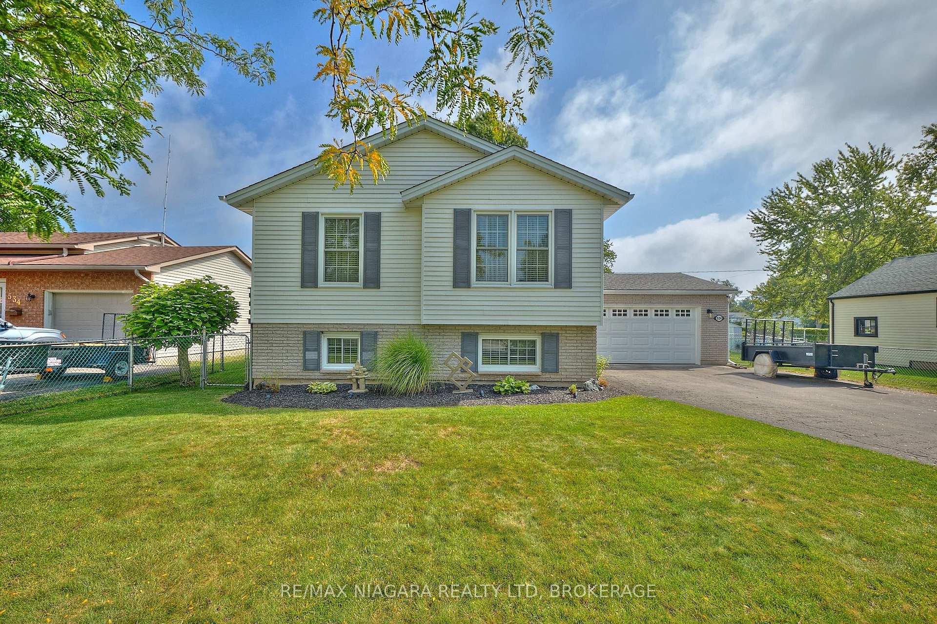 Front of 524 Lakeview Road