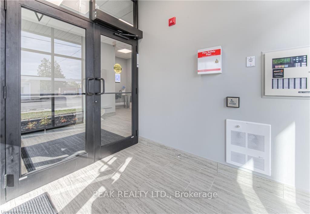 Photo 4 of Unit 406, 30 George Street S, Cambridge, Downtown Cambridge — HOMEH