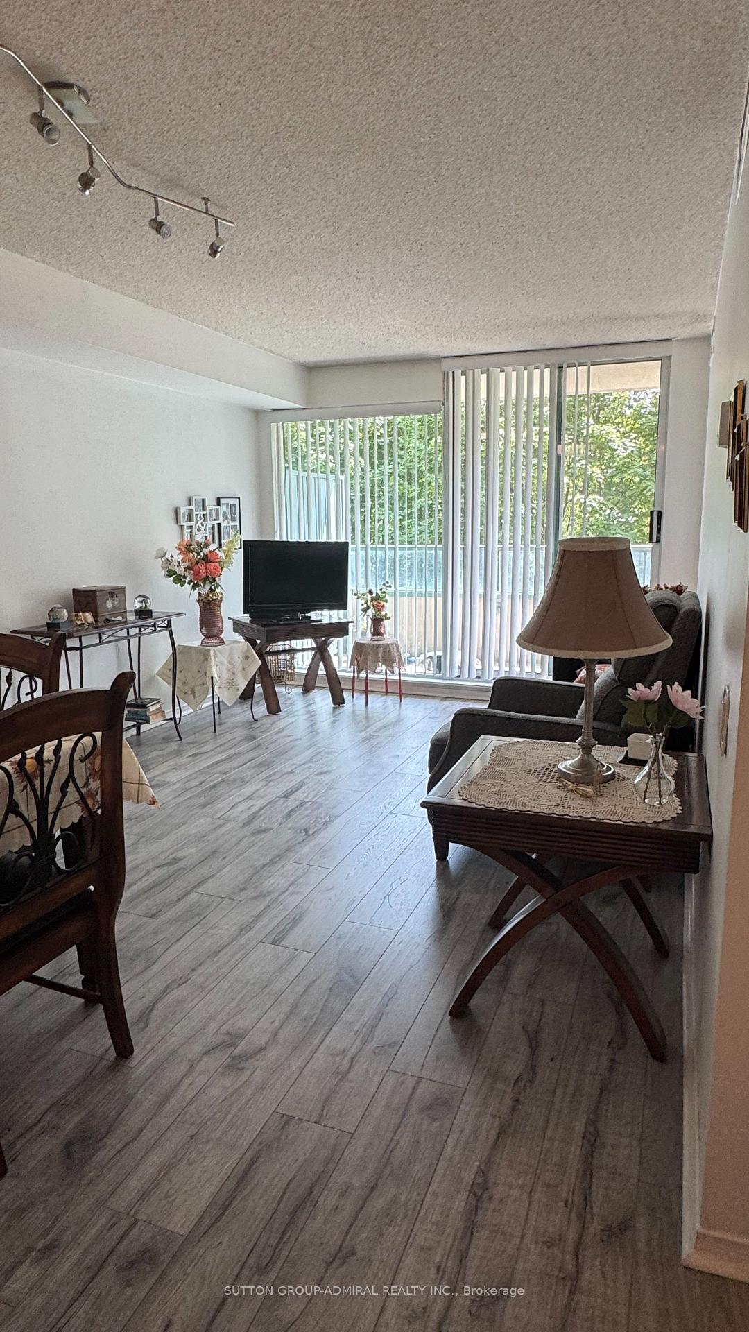 Photo 7 of Unit 205, 1 Emerald Lane, Vaughan, Crestwood-Springfarm-Yorkhill — HOMEH