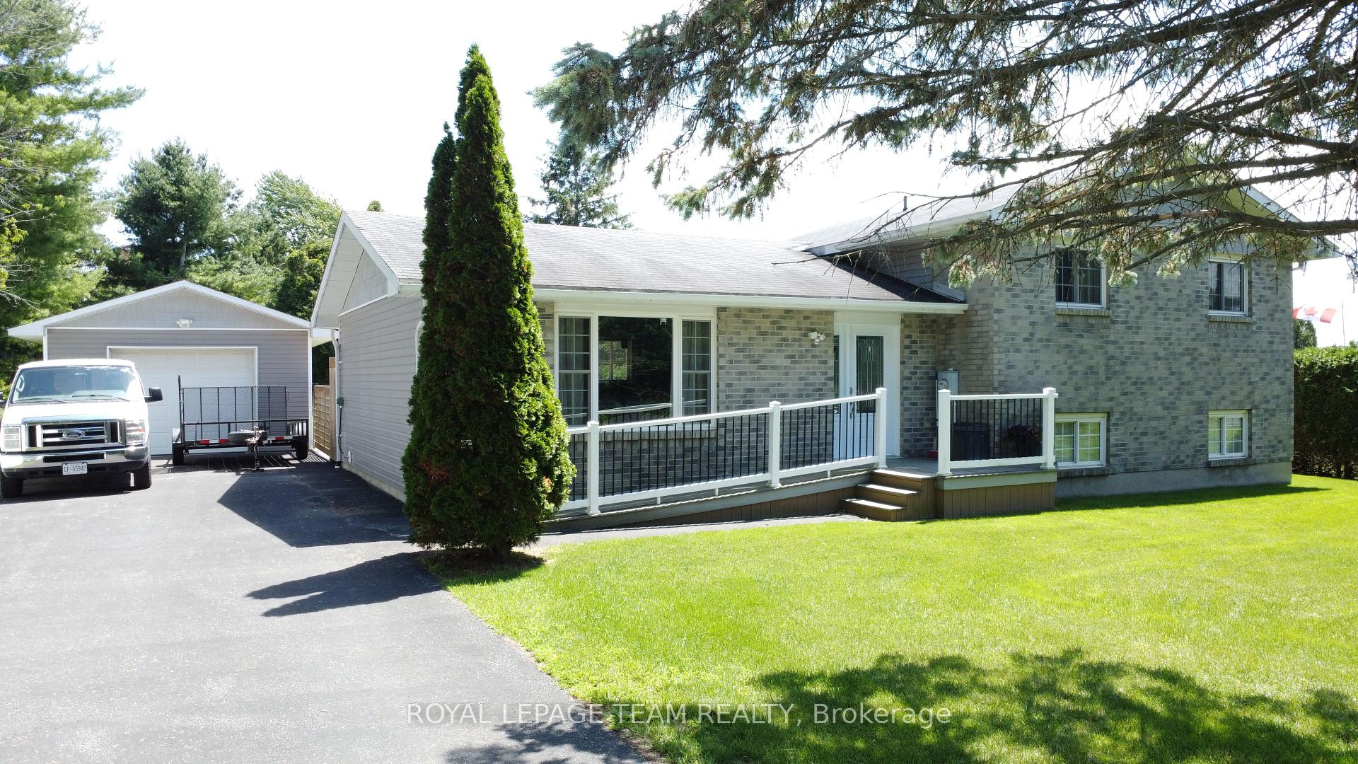 Photo of 12078 Lakeshore Drive E